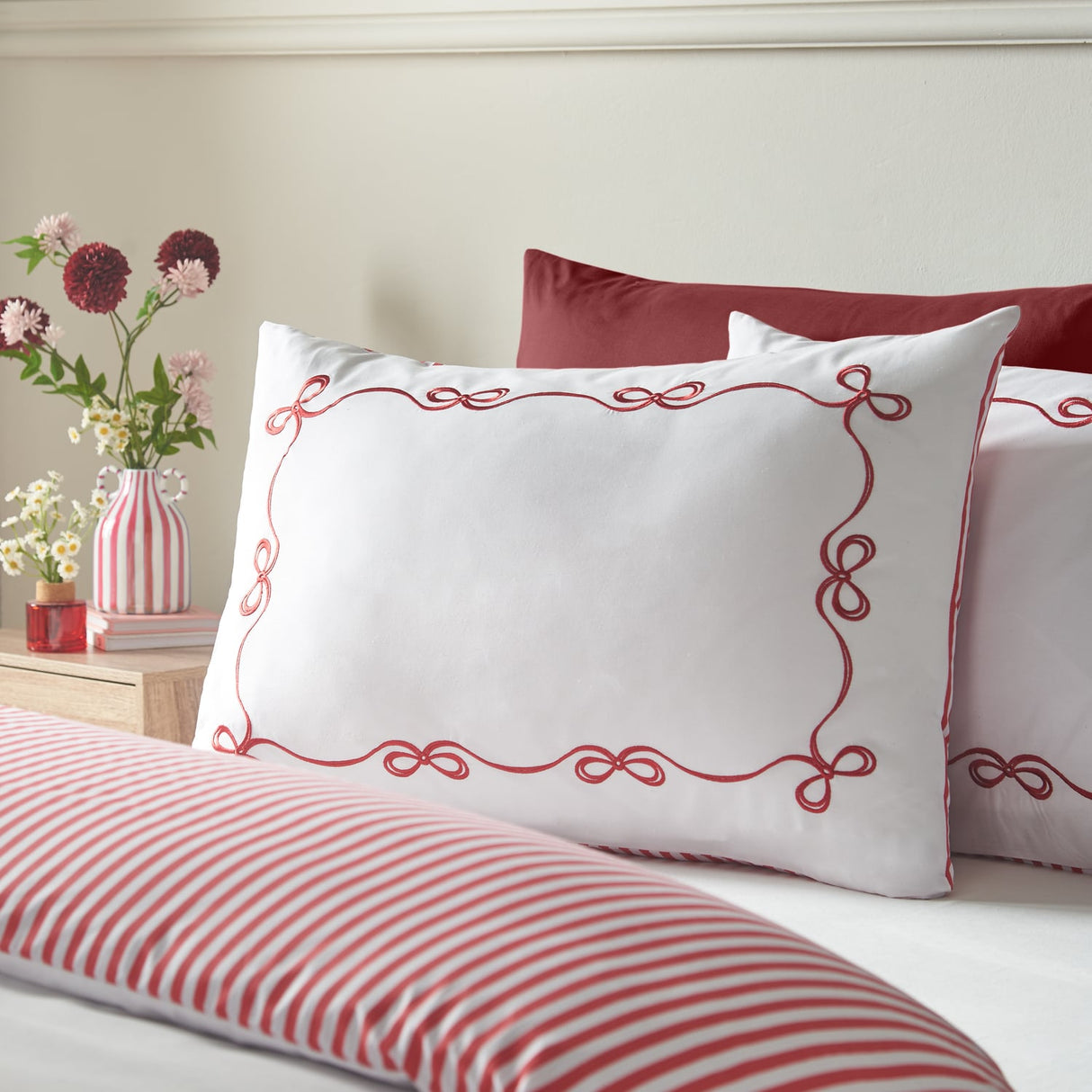 Catherine Lansfield Bow Embroidery Duvet Cover Set - White / Pink - Bow Embroidery White Red Duvet Set