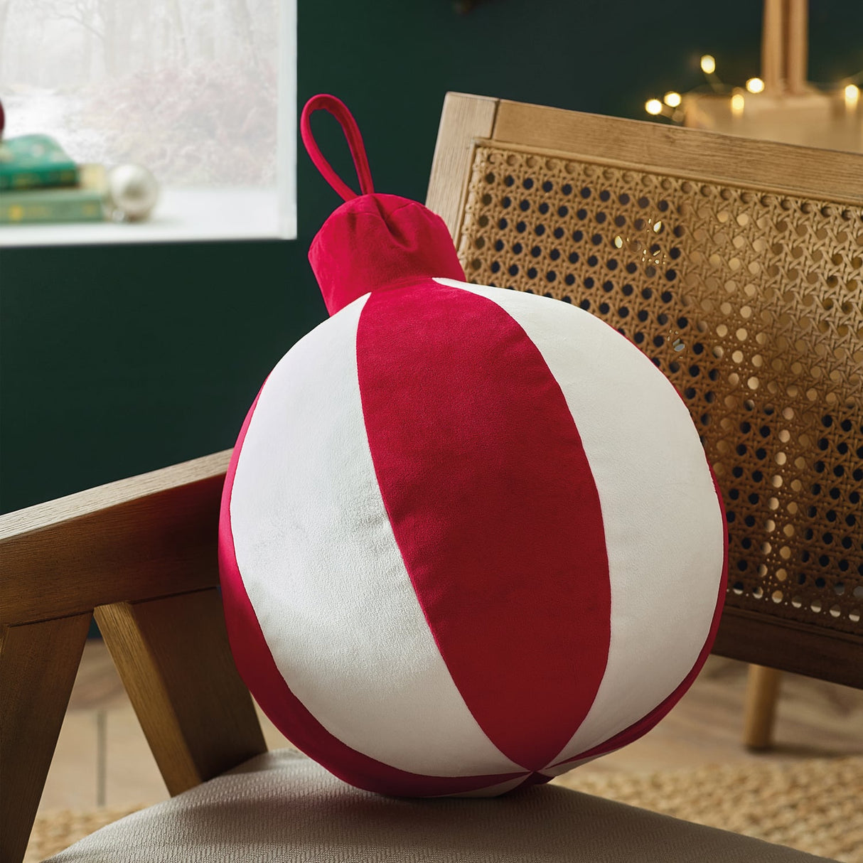 Catherine Lansfield Christmas Bauble Filled Cushion 30cm x 25cm - White / Red - Christmas Bauble Cushion (1)
