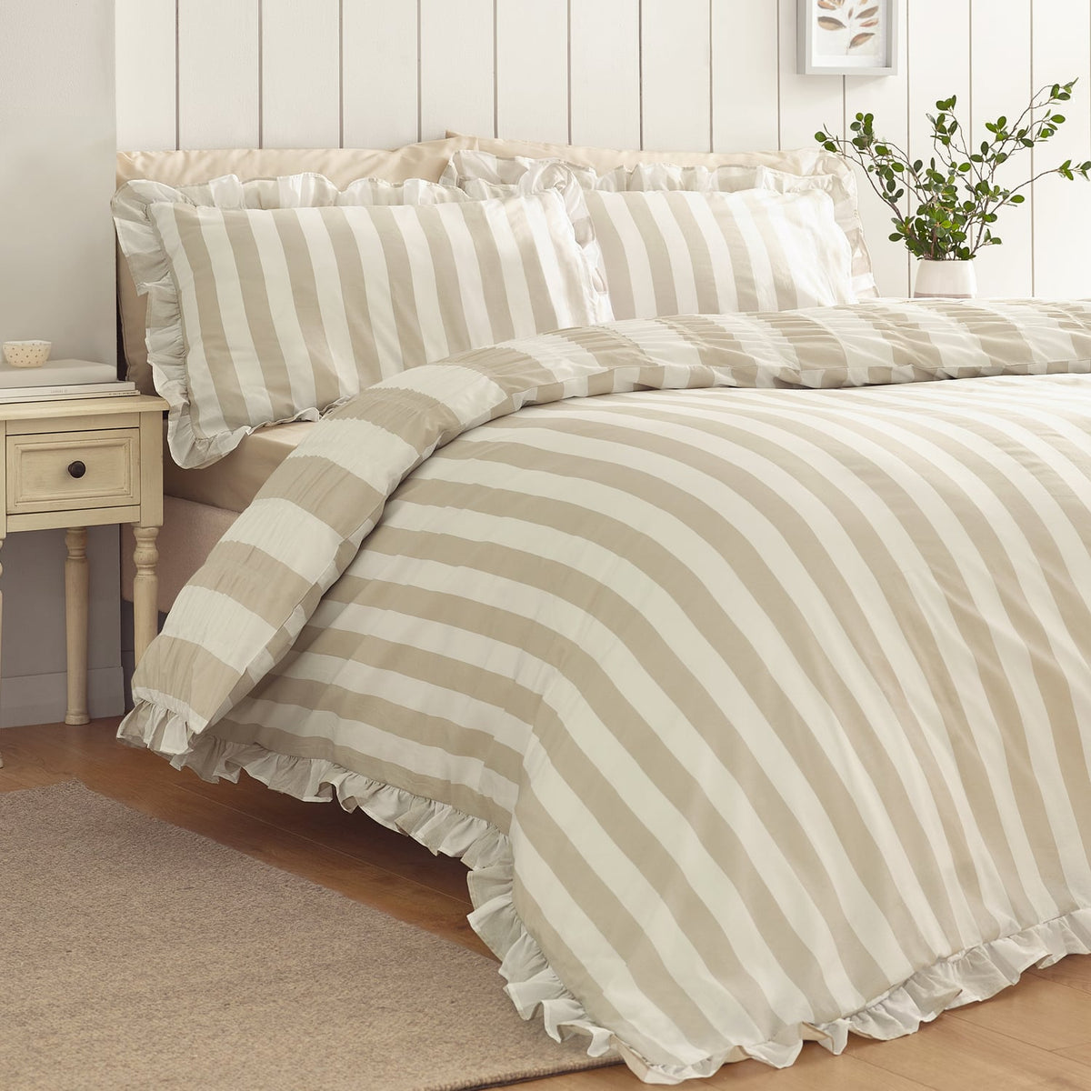 Catherine Lansfield Seersucker Frill Stripe Duvet Cover Set - Seersucker Frill Stripe Green Duvet Set