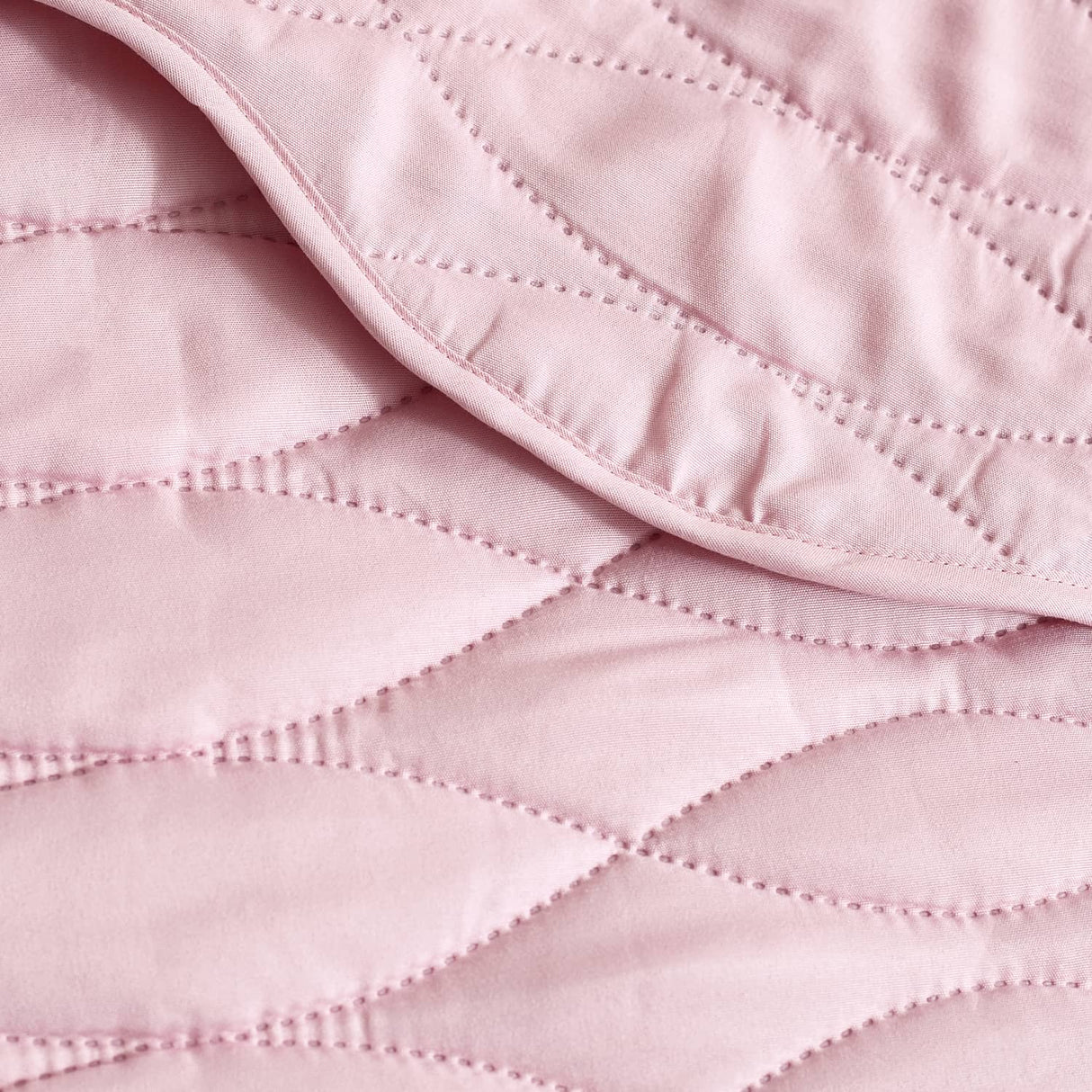Catherine Lansfield Scallop Waves Bedspread - Scallop Waves Pink Bedspread
