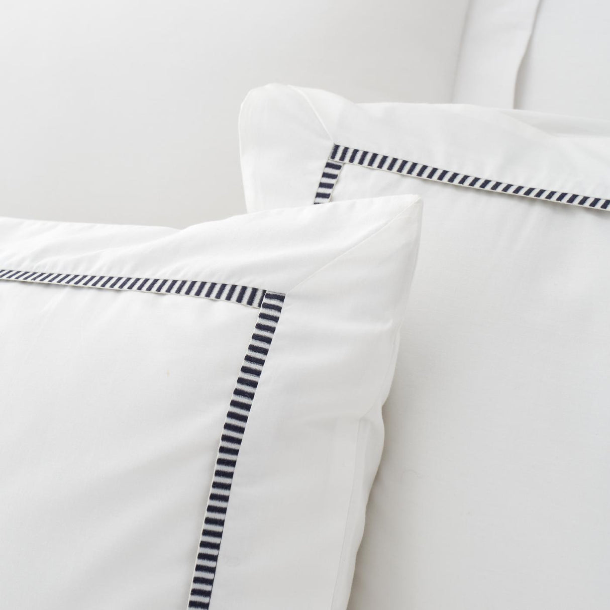 Bianca Contrast Trim 200 Thread Count Cotton Duvet Cover Set - White / Black image 3