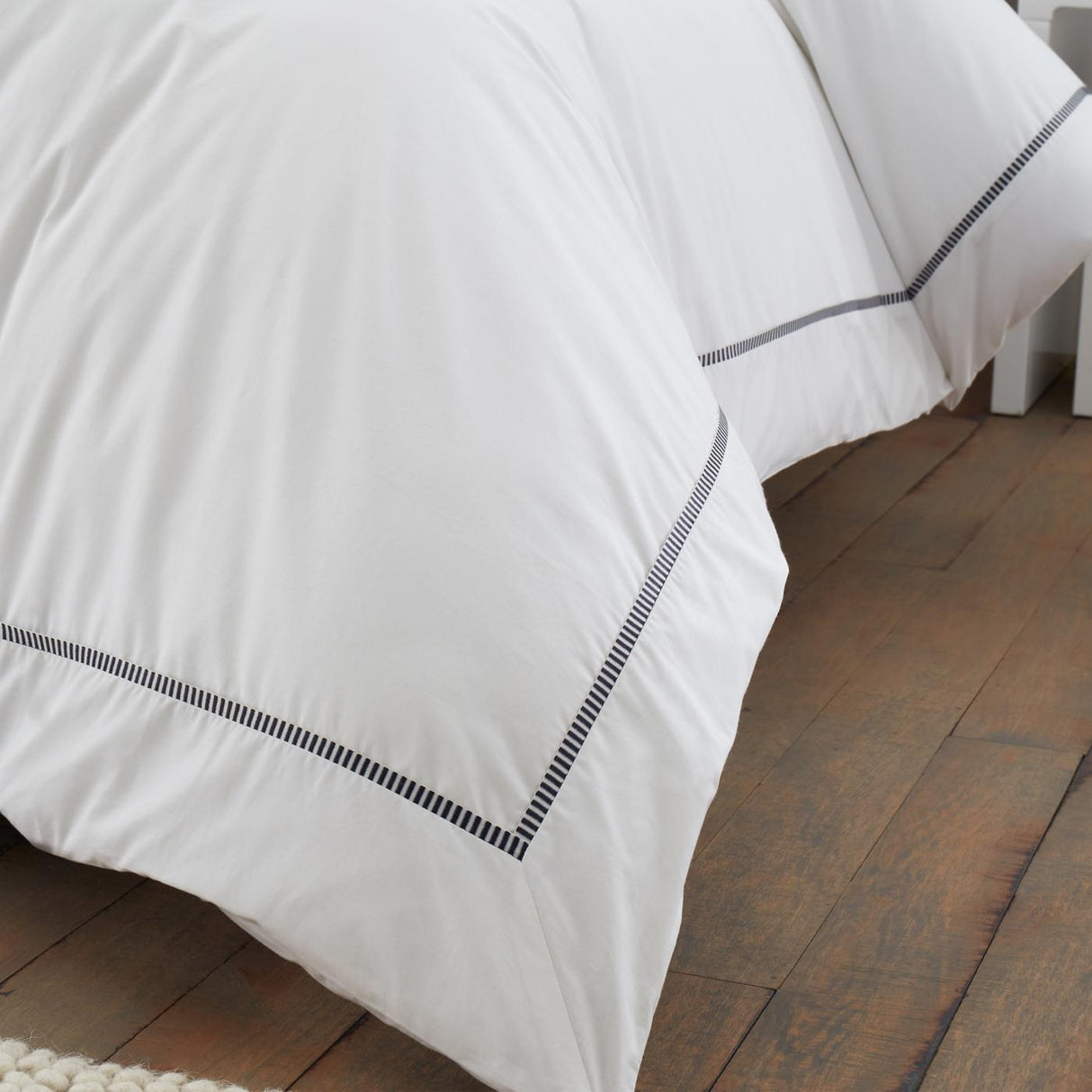 Bianca Contrast Trim 200 Thread Count Cotton Duvet Cover Set - White / Natural image 4
