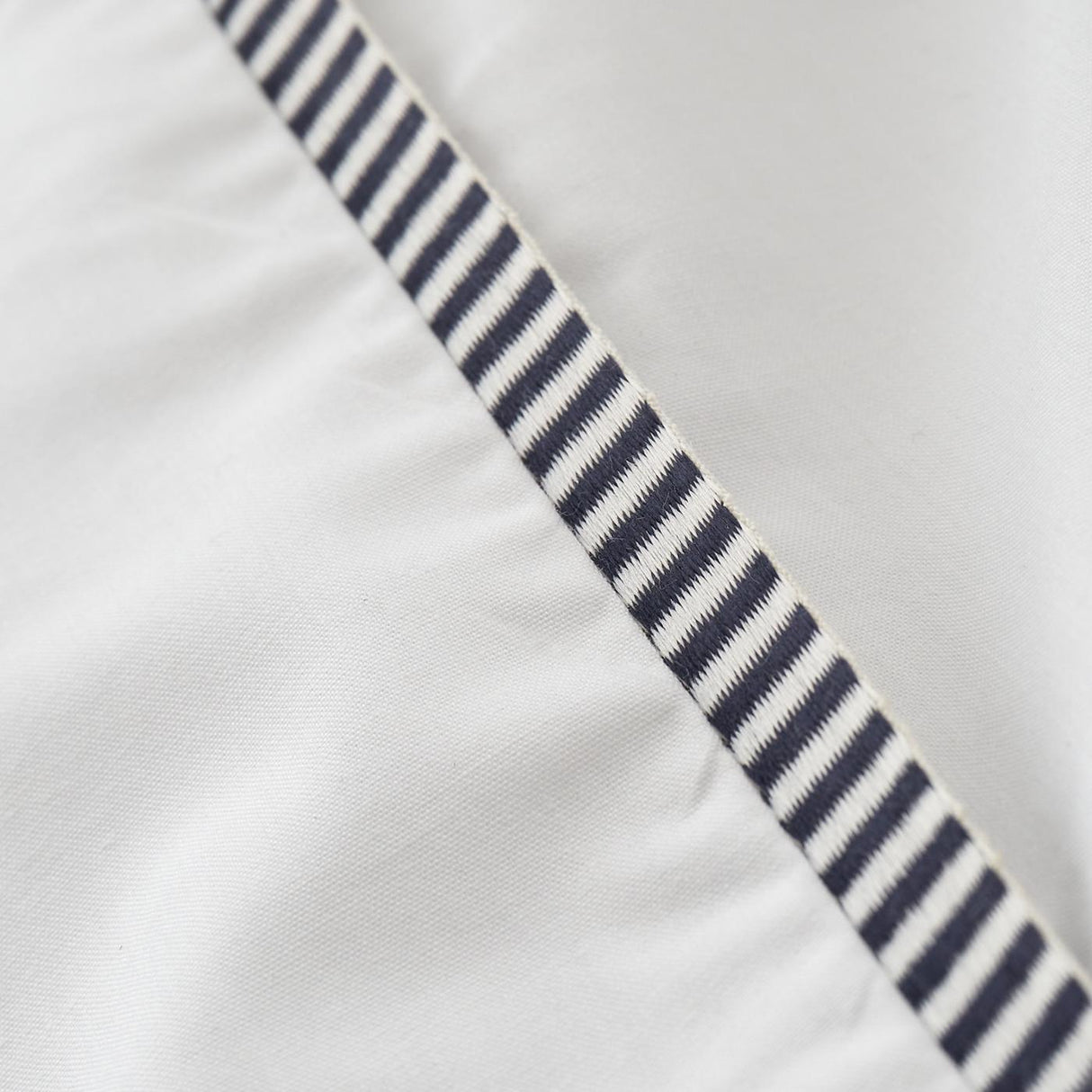 Bianca Contrast Trim 200 Thread Count Cotton Duvet Cover Set - White / Black image 5