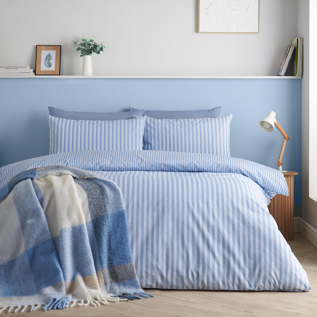 Catherine Lansfield Epping Textured Stripe Duvet Cover Set - Epping Textured Stripe Blue Duvet Set