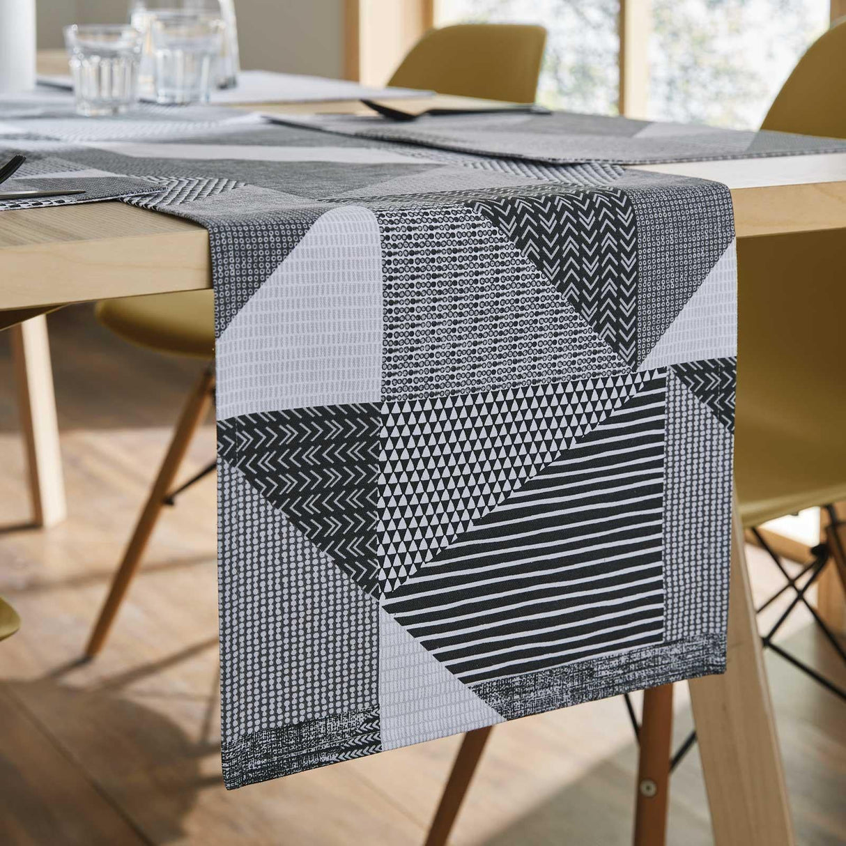 Catherine Lansfield Larsson Geo Geometric Grey Table Runner