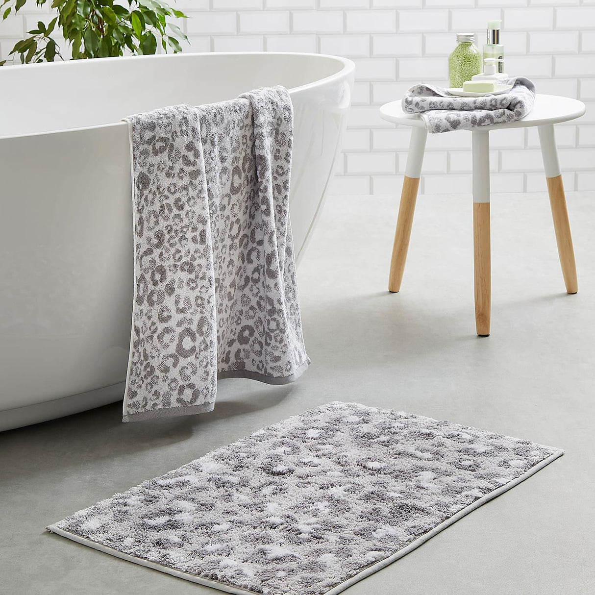 Grey Animal Print Bath Mat 50cm x 80cm - Animal Print Bath Mat In Grey 50 X 80Cm 1