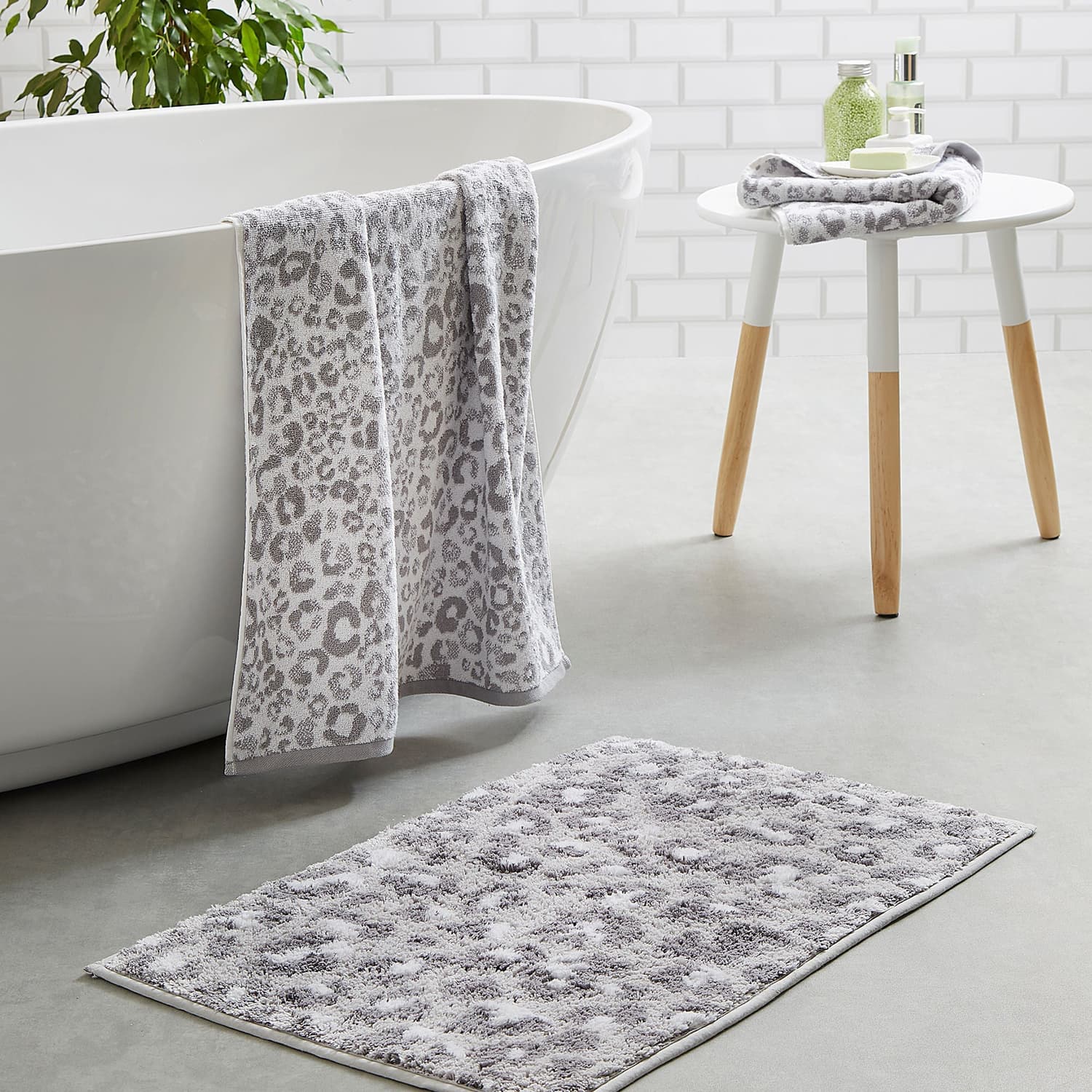 Grey Animal Print Bath Mat 50cm x 80cm - Animal Print Bath Mat In Grey 50 X 80Cm 1