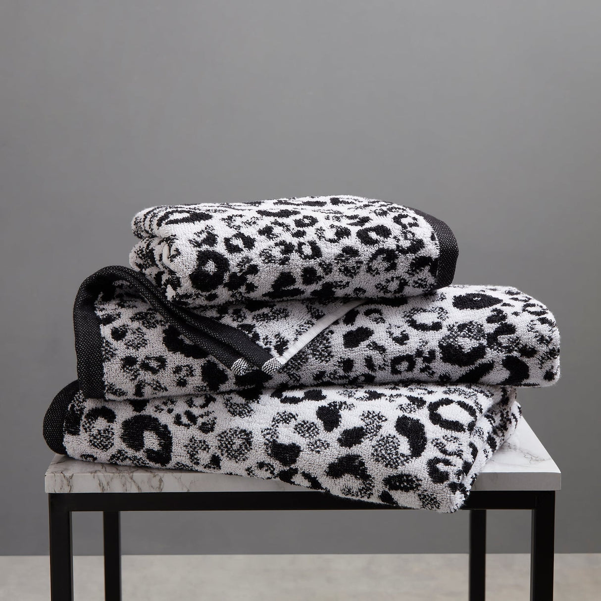 Animal Print Jacquard 550gsm Cotton Bathroom Towel - Black