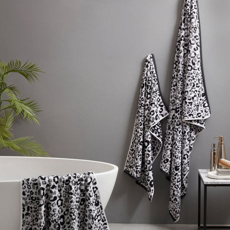 Animal Print Jacquard 550gsm Cotton Bathroom Towel - Black - Animal Print Towels In Black 3