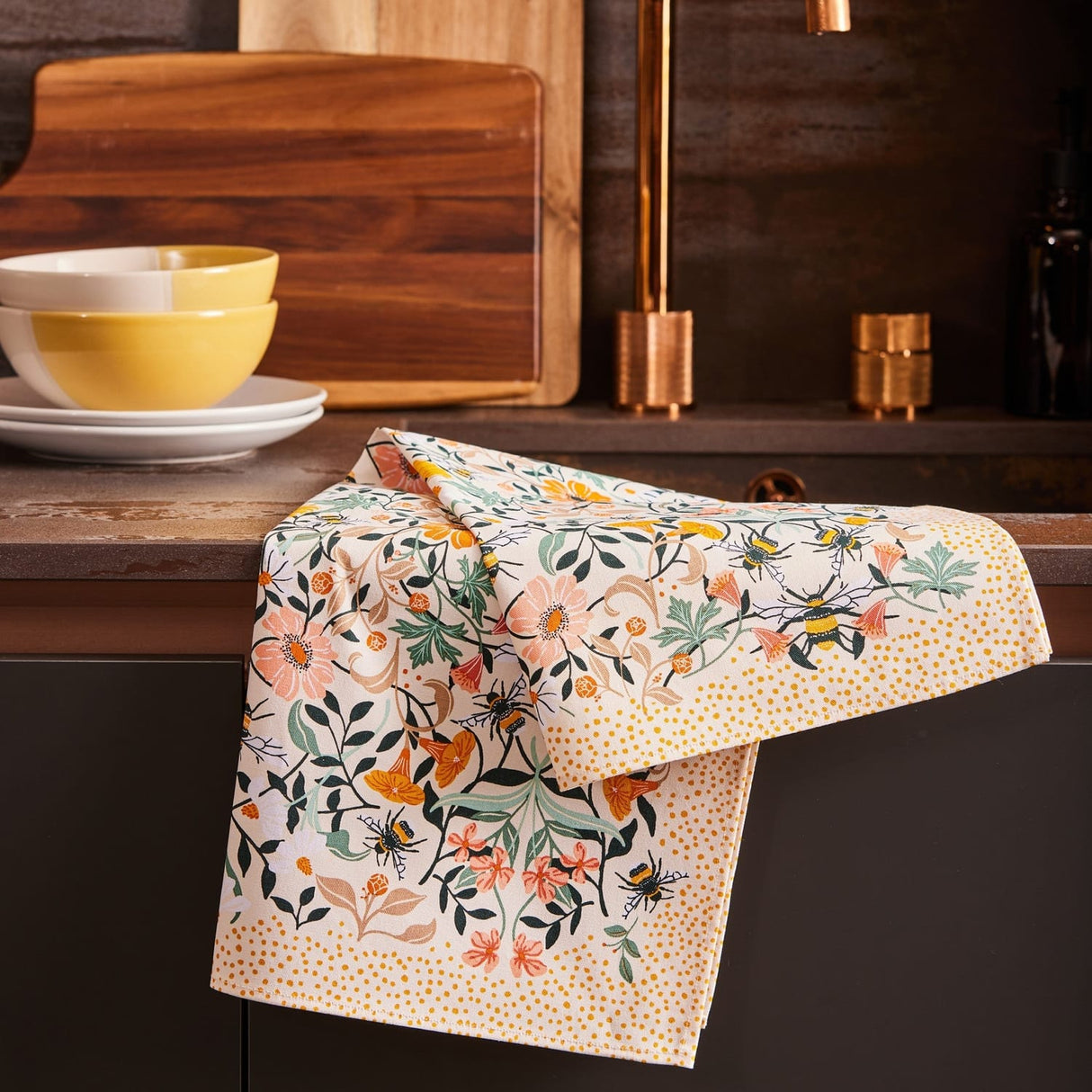 Ulster Weavers Bee Bloom Floral Tea Towel - Bee Bloom Cotton Tea Towel In Multicolour 2