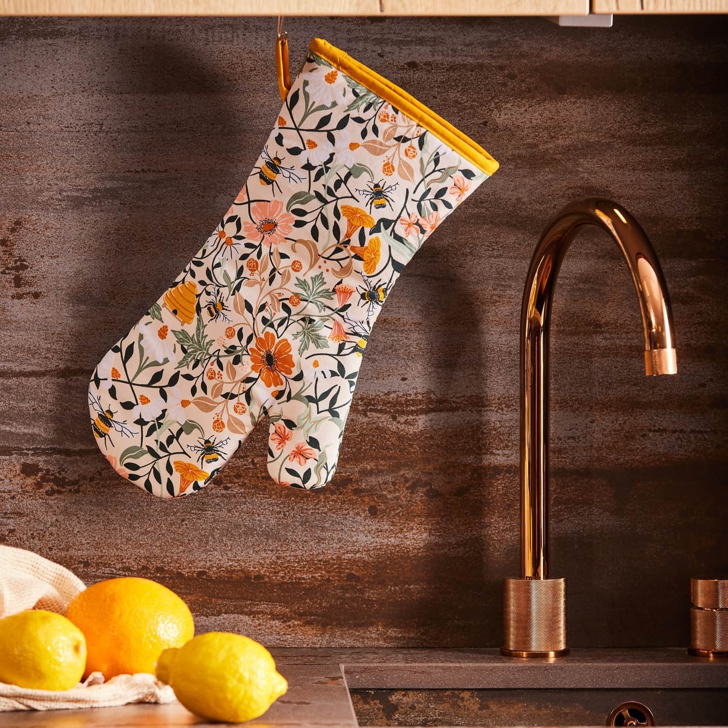 Ulster Weavers Bee Bloom Floral Gauntlet Oven Glove - Bee Bloom Gauntlet Oven Glove In Multicolour 3