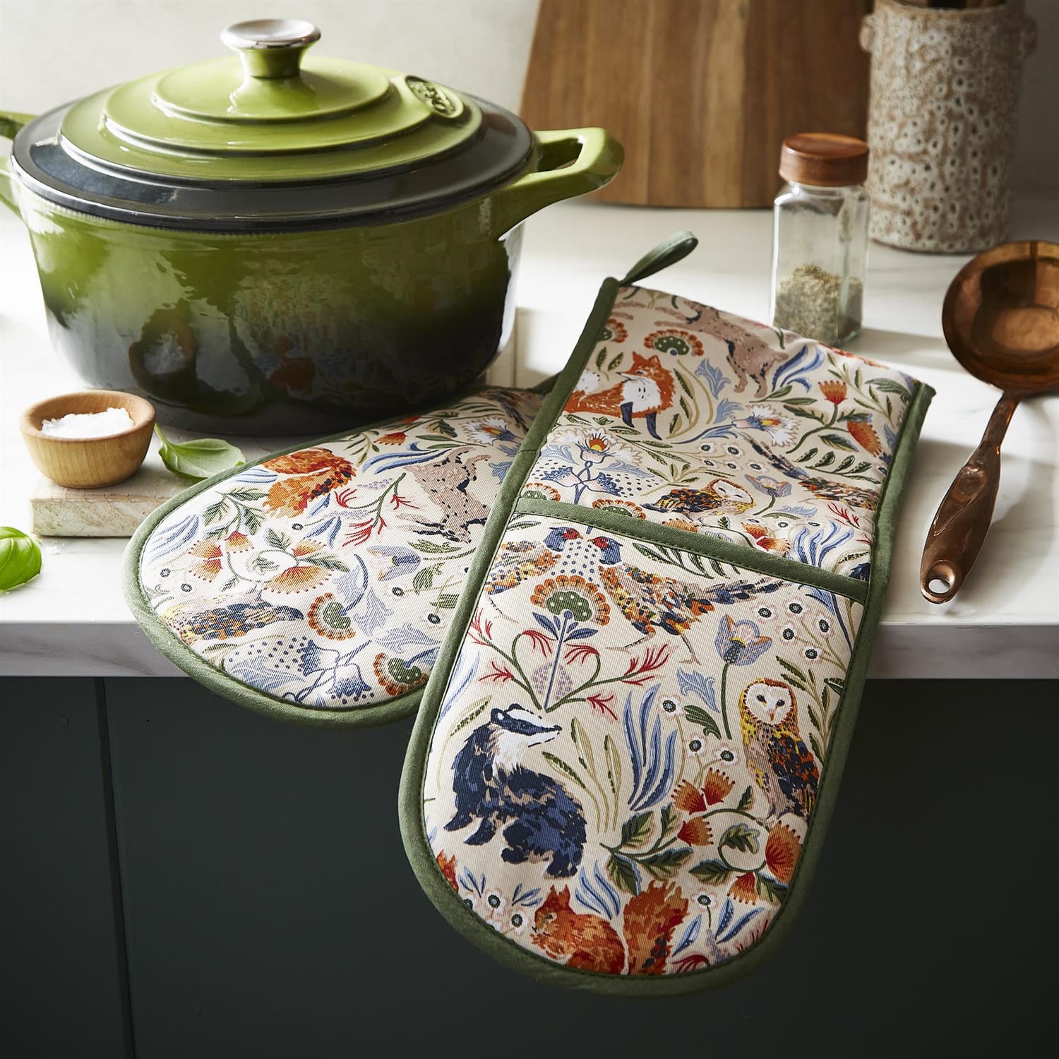 Ulster Weavers Blackthorn Floral Cotton Textiles Double Oven Glove - Blackthorn Double Oven Glove In Beige 3