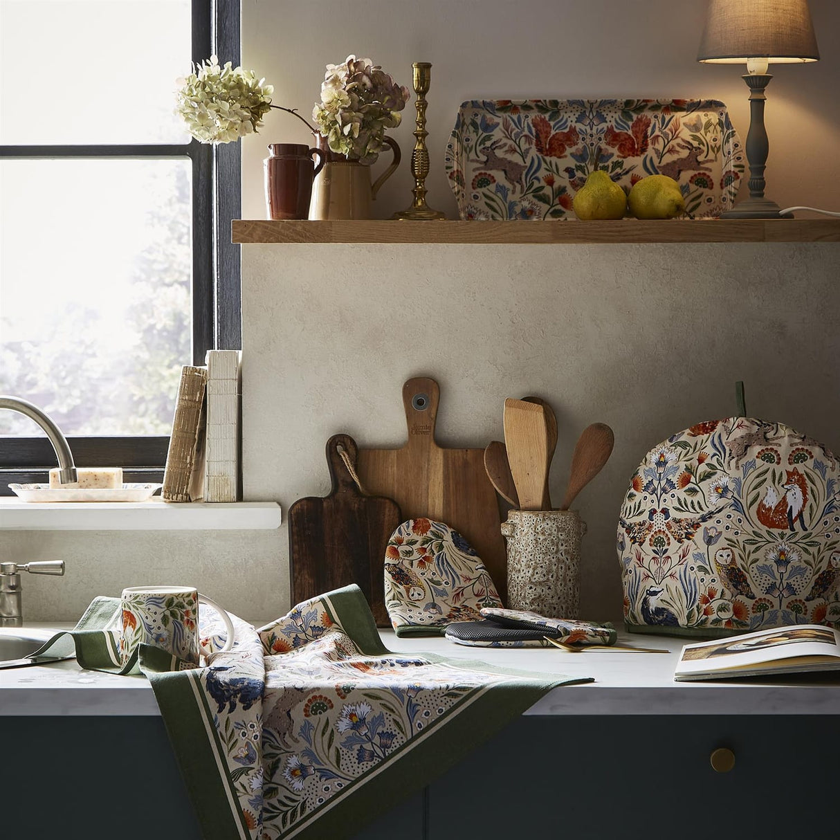 Ulster Weavers Blackthorn Floral PVC Shoulder Bag - Blackthorn Shoulder Bag Pvc In Beige 2