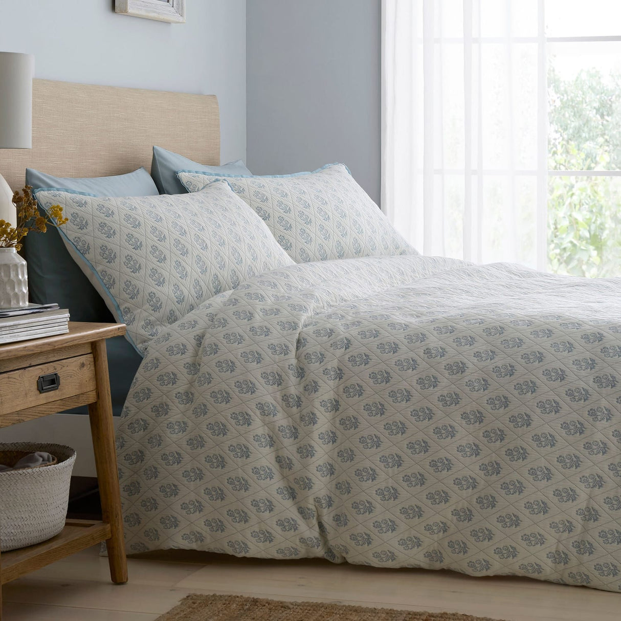 Decorative Block Floral Blue Jacquard Duvet Cover Set - Block Floral Duvet Cover Set In Blue 2