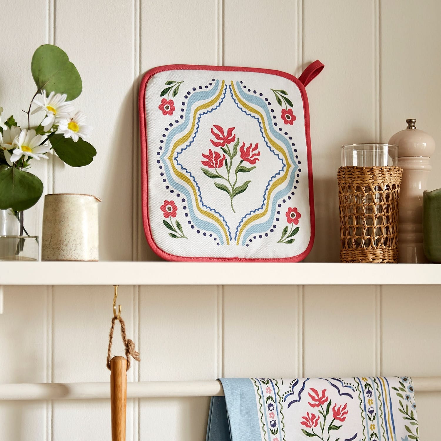Ulster Weavers Boho Floral Pot Mitt - Boho Floral Pot Mitt In Multicolour 2