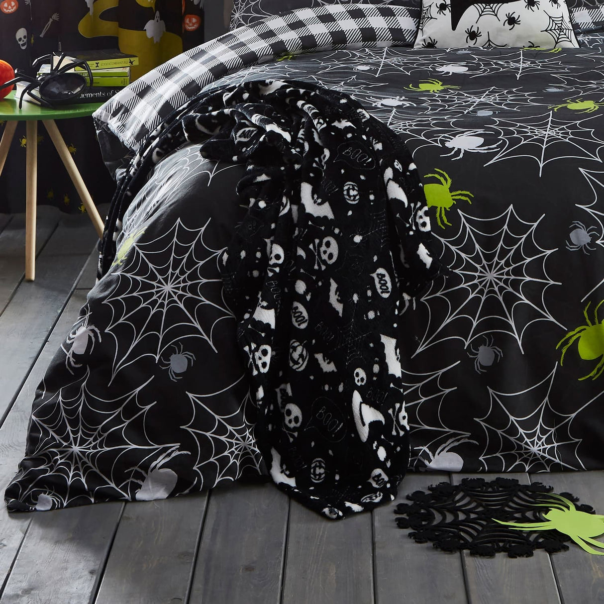 Boo! Halloween Orange Fleece Throw – Black – 120cm x 150cm - Boo Halloween Throw In Black 120 X 150Cm 2