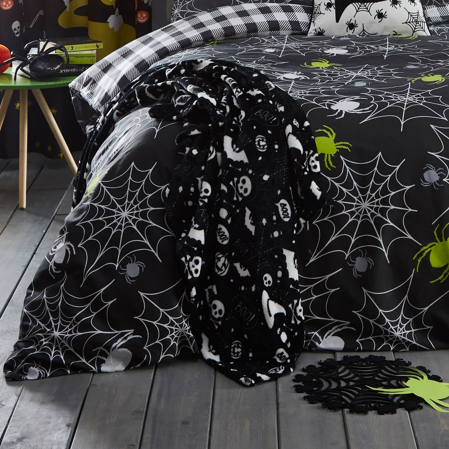 Boo! Halloween Orange Fleece Throw – Black – 120cm x 150cm - Boo Halloween Throw In Black 120 X 150Cm 2