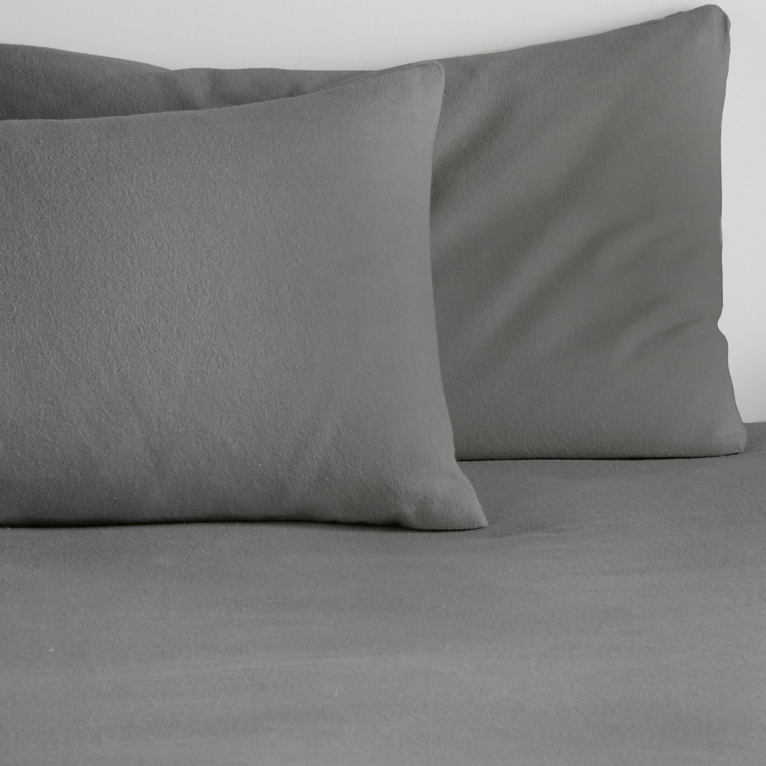 Snug Soft Brushed Cotton Flannelette Pillowcase Pair - Brushed Bedding Pair Of Housewife Pillowcases In Charcoal 50 X 75Cm 2
