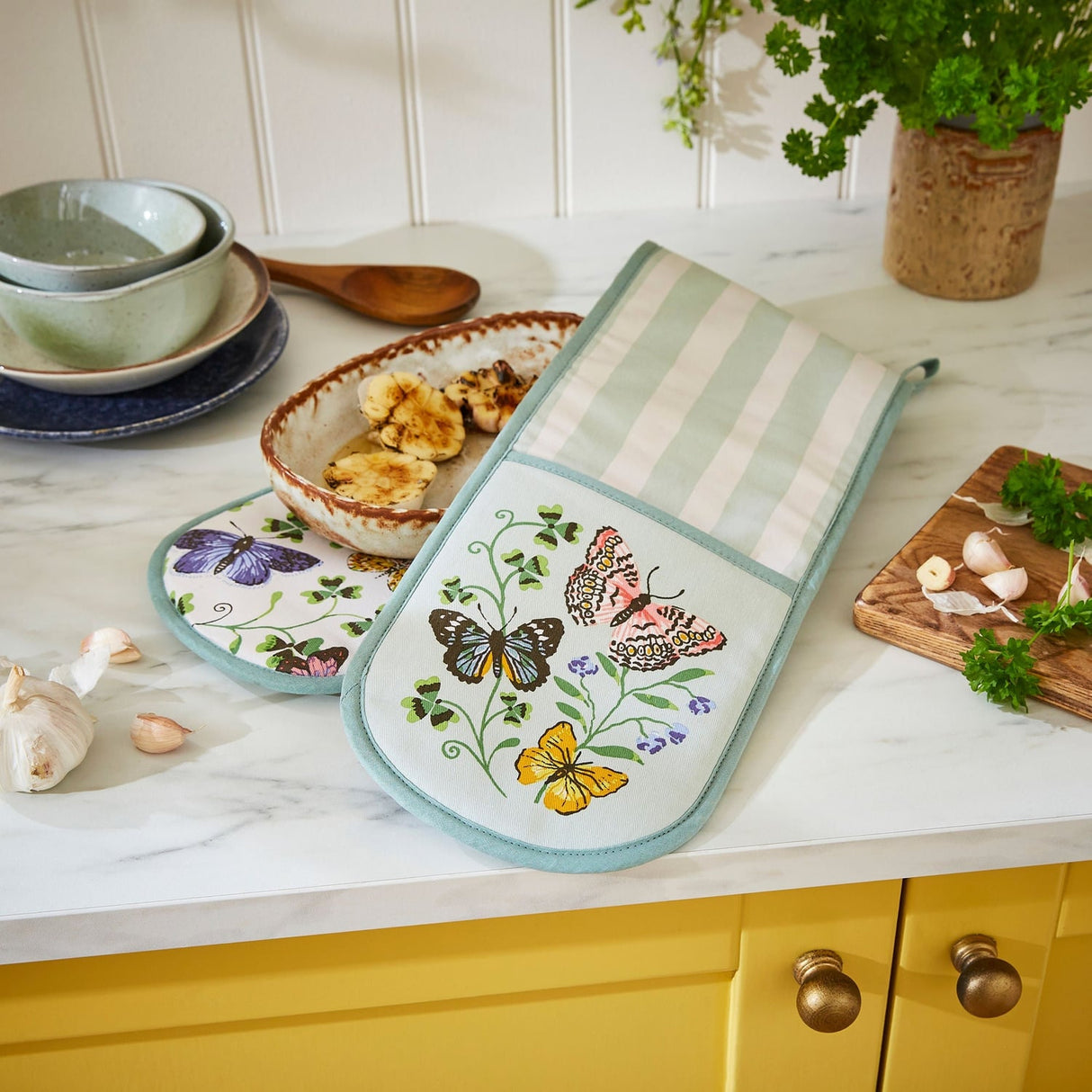 Ulster Weavers Butterfly Grove Floral Double Oven Glove - Butterfly Grove Double Oven Glove In Blue 2