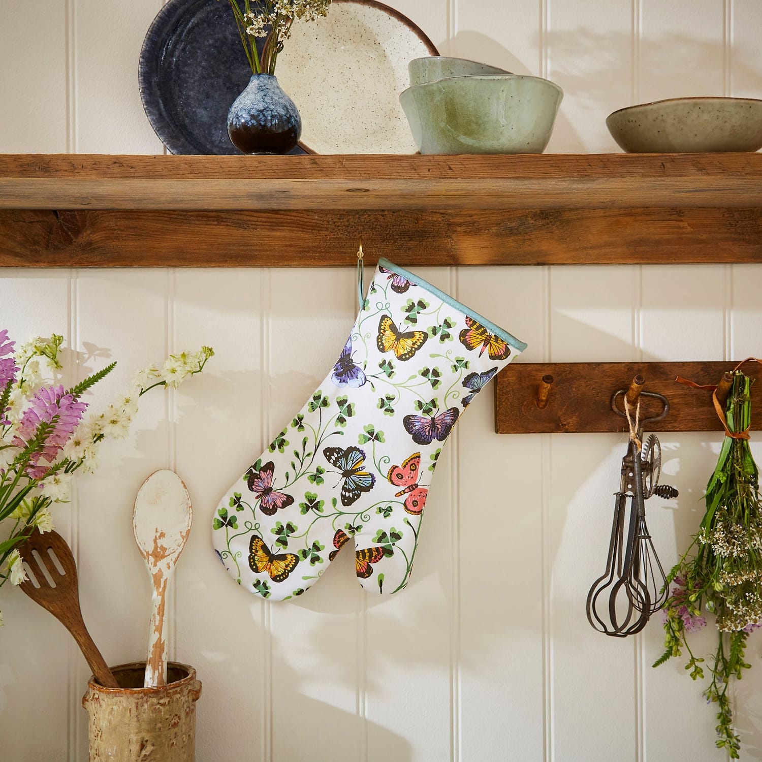 Ulster Weavers Butterfly Grove Floral Gauntlet Oven Glove - Butterfly Grove Gauntlet Oven Glove In Blue 2