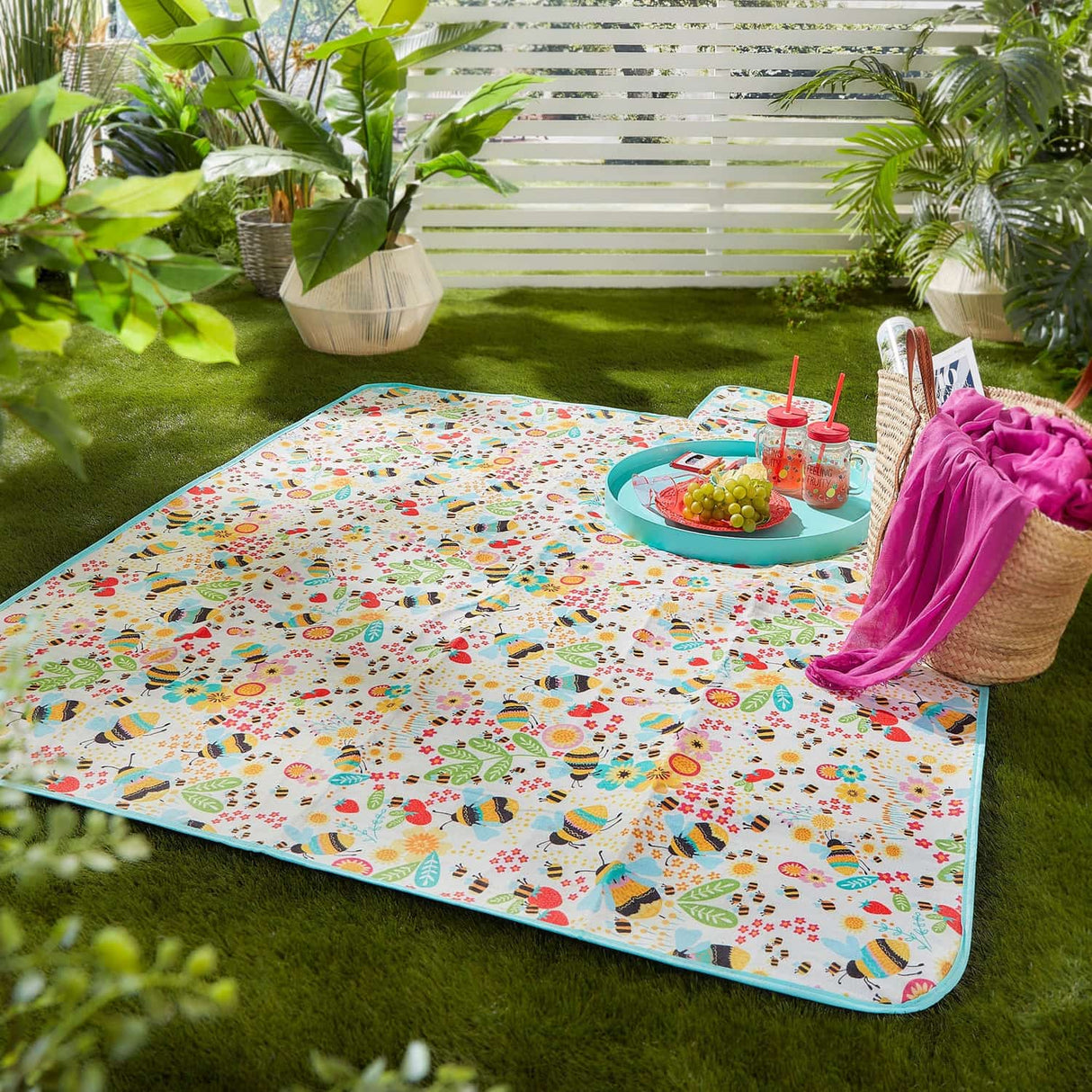 Buzzy Bee Ochre Outdoor Picnic Blanket 135 x 150cm - Buzzy Bee Outdoor Picnic Blanket In Ochre 135 X 150Cm 2