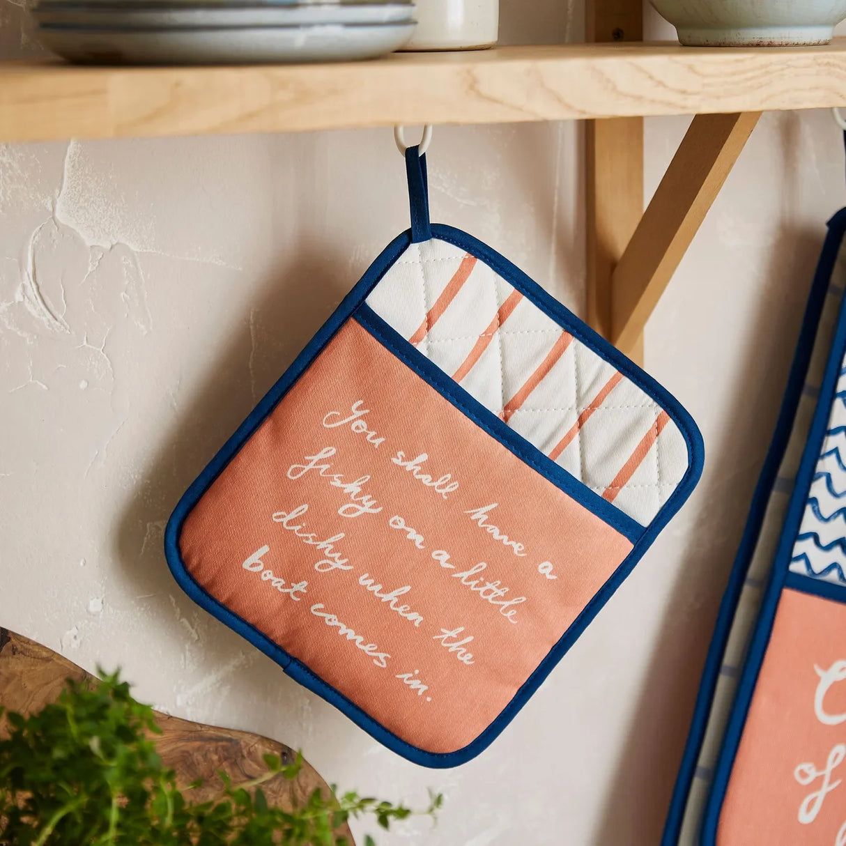 Catch of the Day Pot Mitt in Multicolour