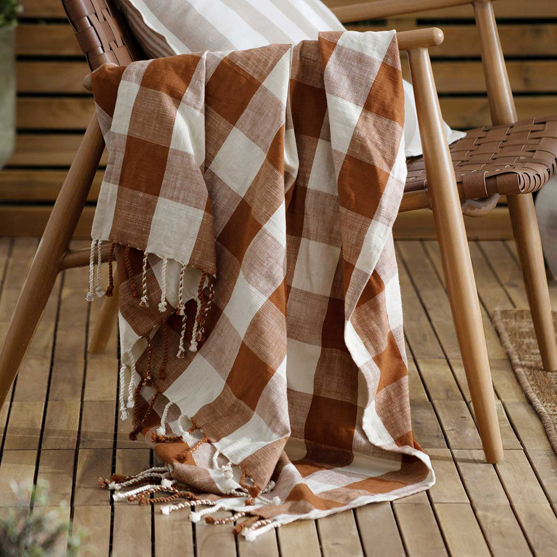 Chesil Check 100% Cotton Woven Tasselled Throw – Pecan – 130cm x 170cm