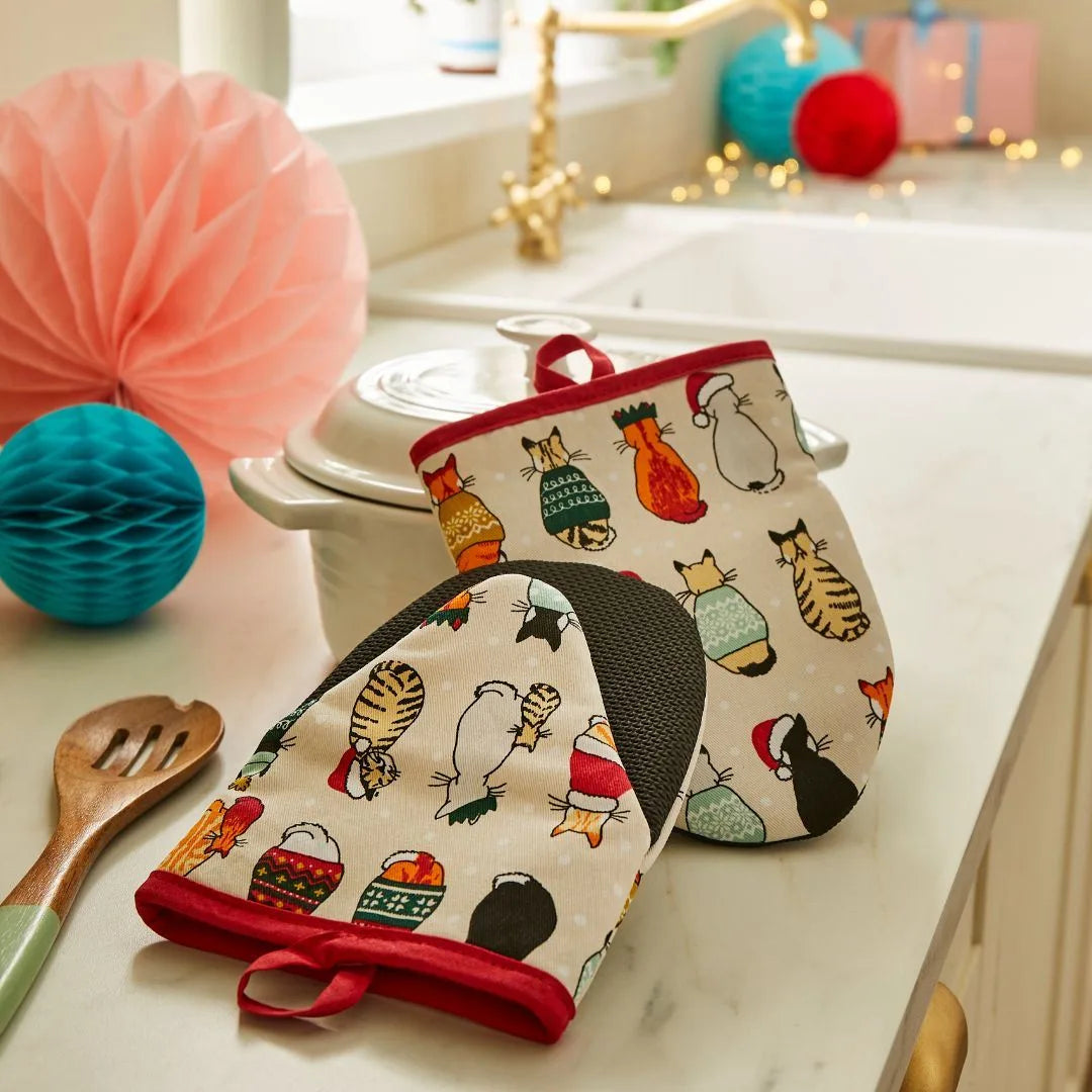 Christmas Cats in Waiting Microwave Mitts Pair in Red/Cream