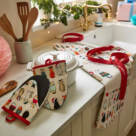 Christmas Cats in Waiting Microwave Mitts Pair in Red/Cream