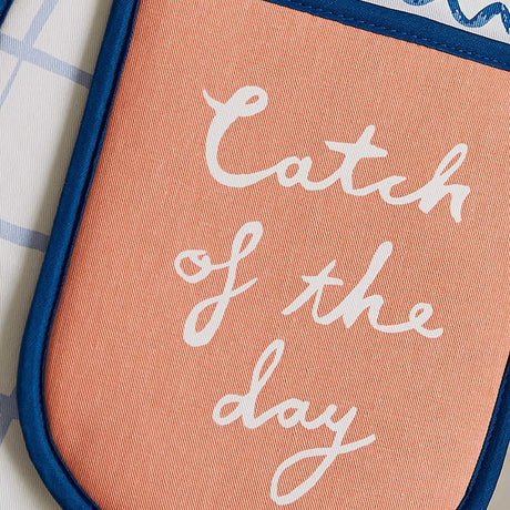 Ulster Weavers Catch of the Day Fish Print Kitchen and Tableware Collection - Catch Of The Day Double Oven Glove In Multicolour 3
