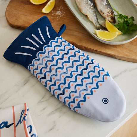 Ulster Weavers Catch of the Day Fish Print Kitchen and Tableware Collection - Catch Of The Day Gauntlet Oven Glove In Multicolour 2