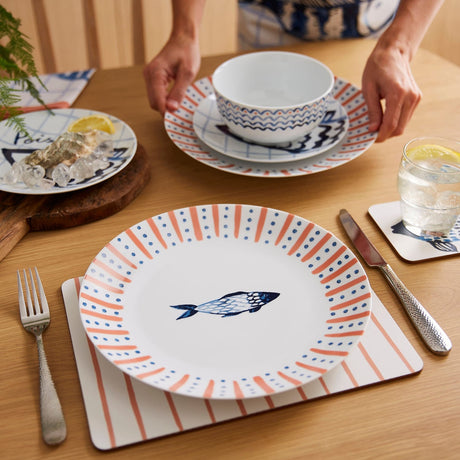 Ulster Weavers Catch of the Day Fish Print Kitchen and Tableware Collection - Catch Of The Day Porcelain Dinner Plate In Multicolour 2
