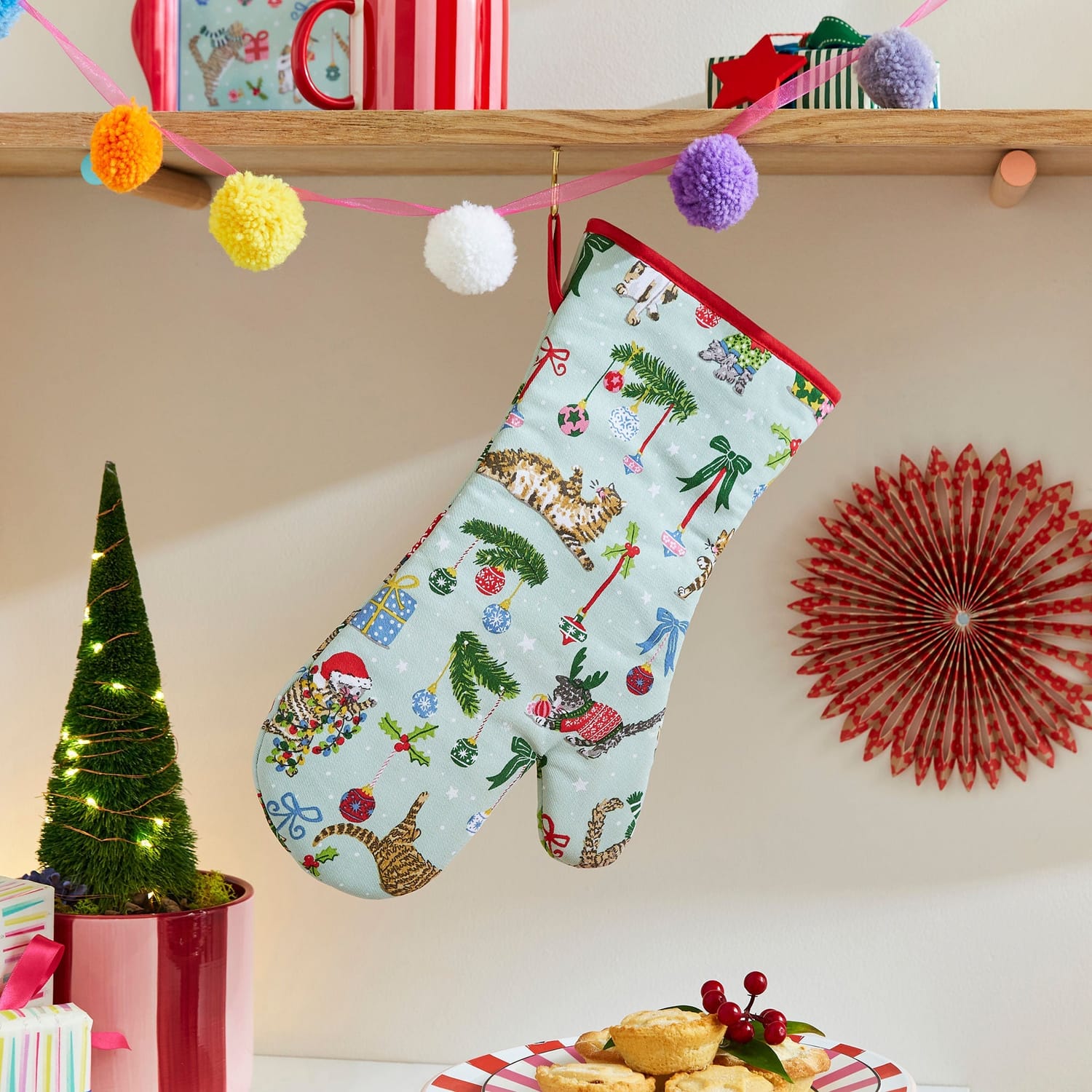 Ulster Weavers Christmas Cats Cotton Gauntlet Oven Glove - Christmas Cats Gauntlet Oven Glove In Seafoam 2