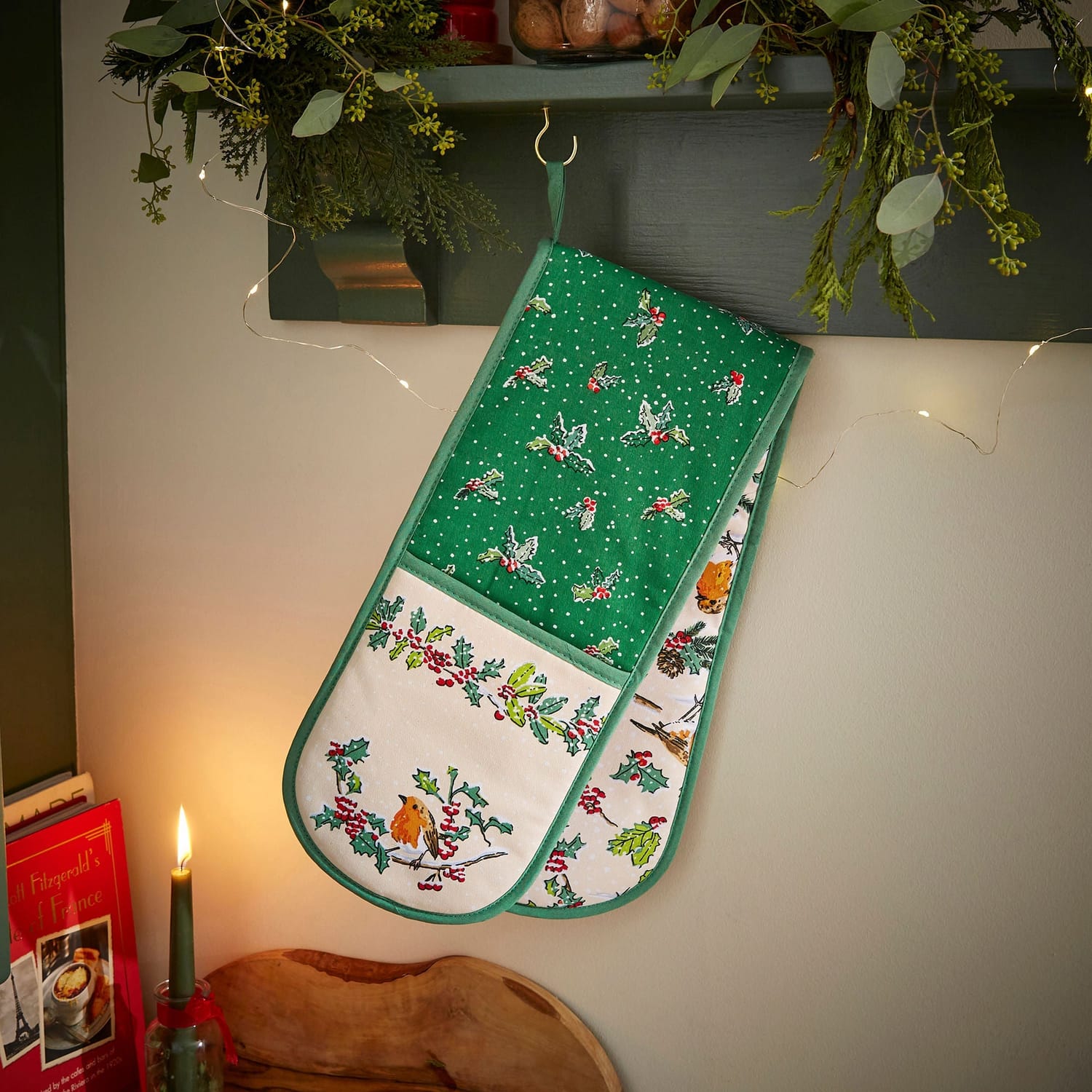 Ulster Weavers Christmas Robins Cotton Accessories Double Oven Glove - Christmas Robins Double Oven Glove In Green 2