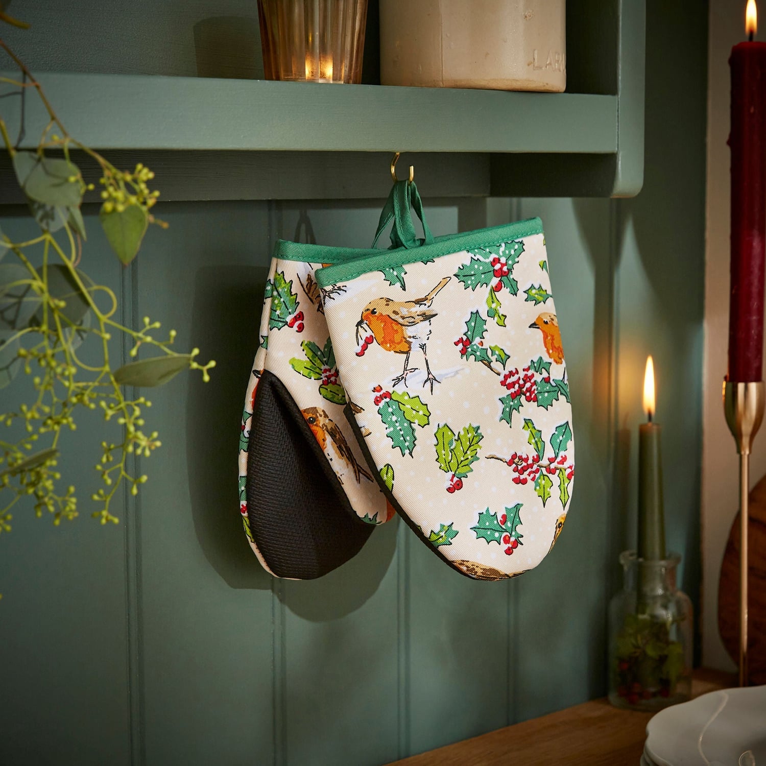 Ulster Weavers Christmas Robins Cotton Accessories Microwave Mitts Pair - Christmas Robins Microwave Mitts Pair In Green 2