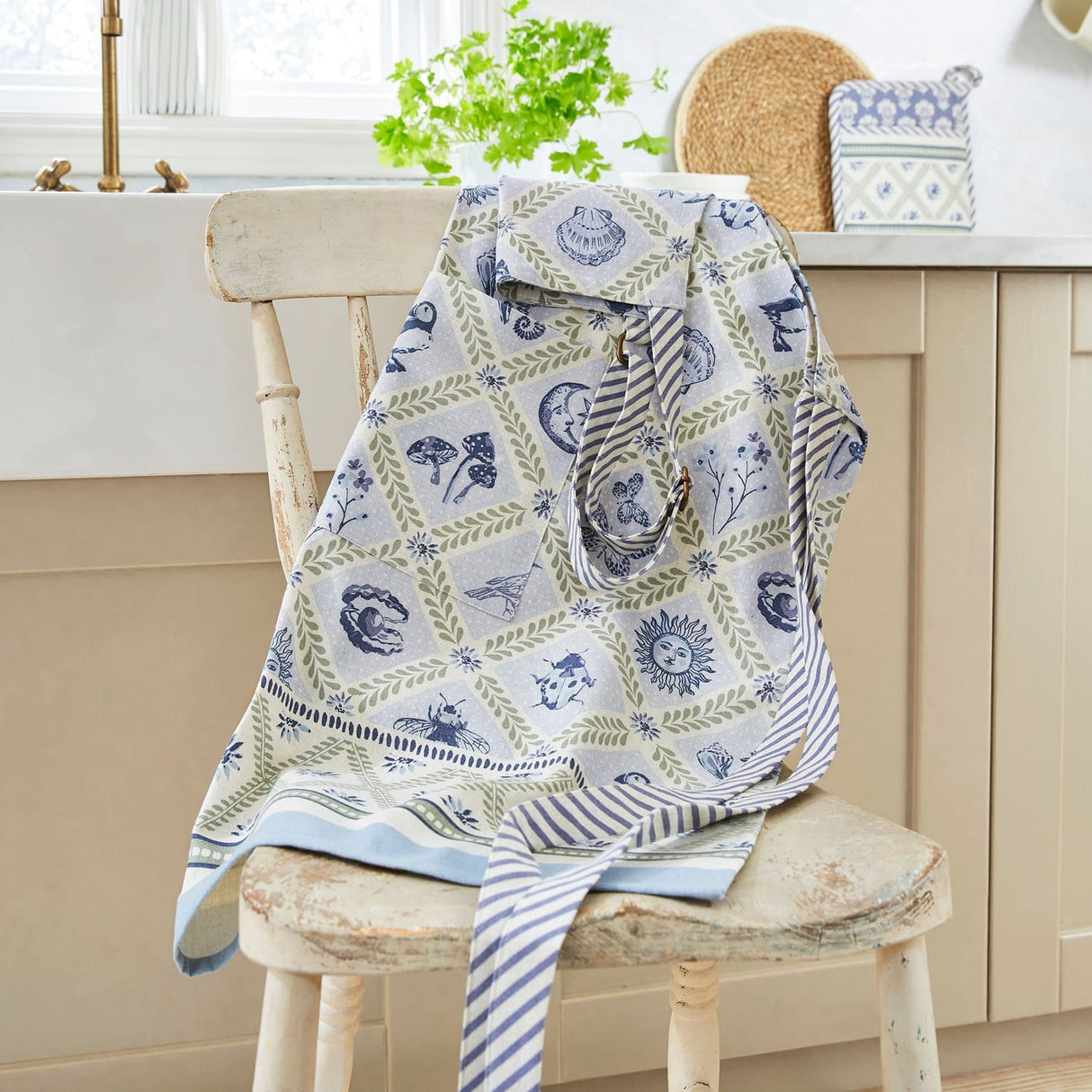 Ulster Weavers Coastal Treasures Cotton Apron - Coastal Treasures Cotton Apron In Blue 2
