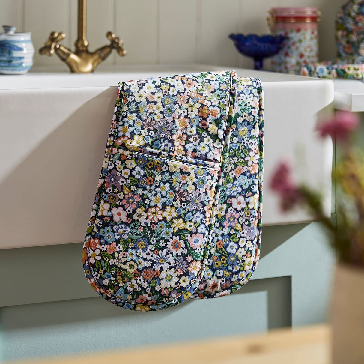 Ulster Weavers Confetti Floral Double Oven Glove - Confetti Floral Double Oven Glove In Multicolour 2