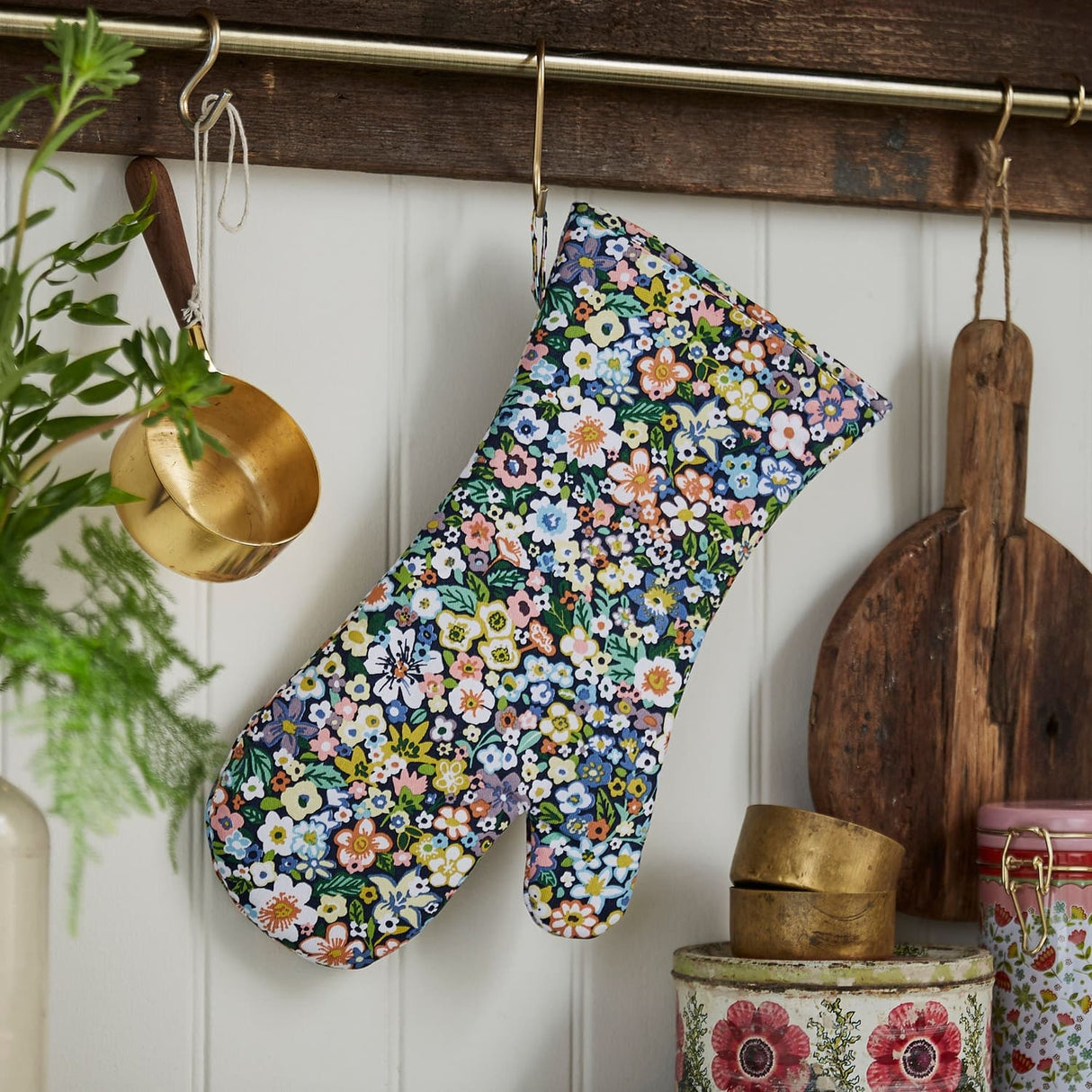 Ulster Weavers Confetti Floral Gauntlet Oven Glove - Confetti Floral Gauntlet Oven Glove In Multicolour 2