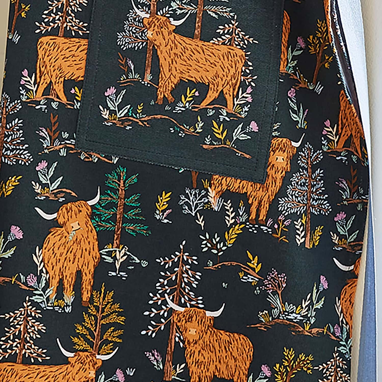 Ulster Weavers Connie Cow Cotton Apron - Connie The Cow Cotton Apron In Navy 3