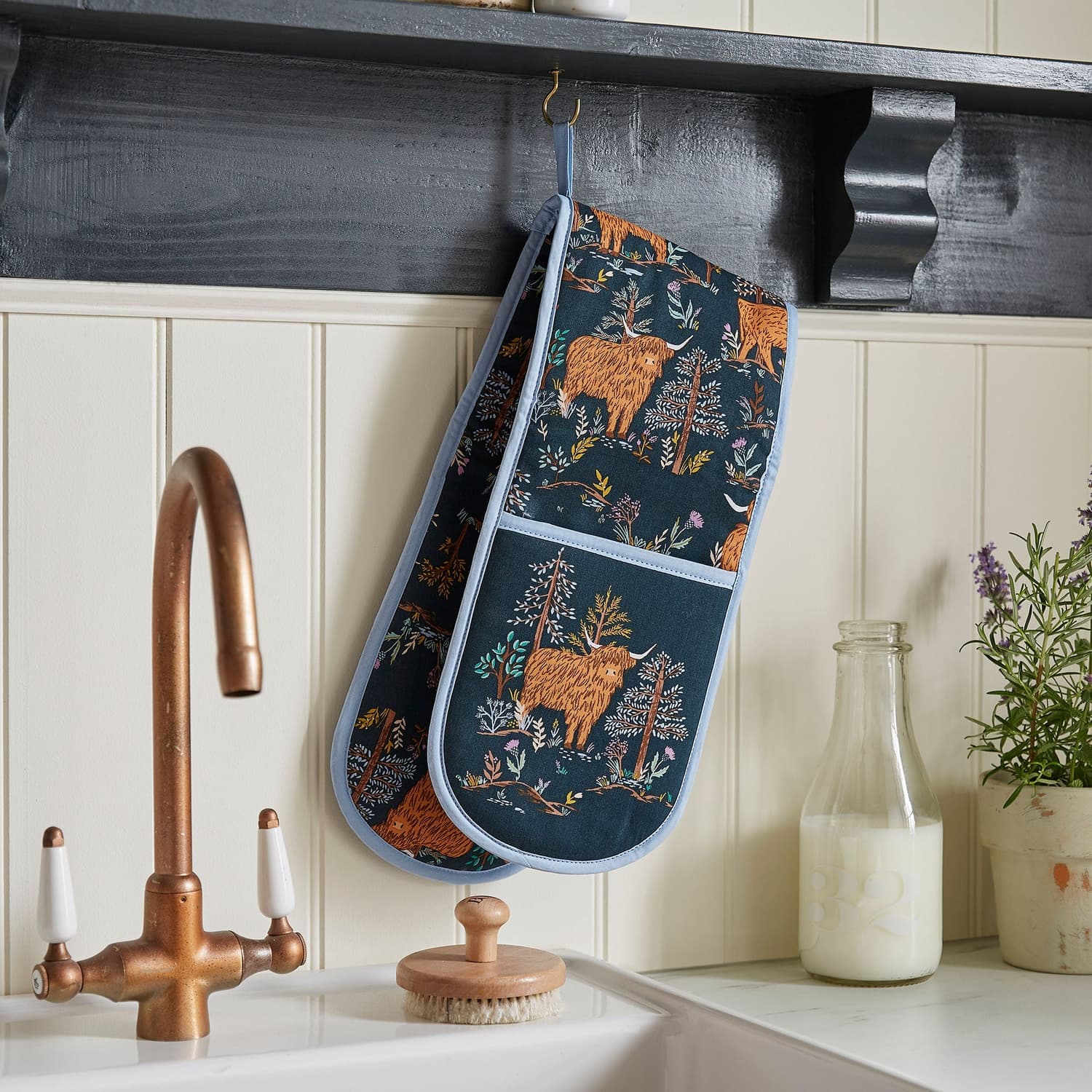 Ulster Weavers Connie Cow Double Oven Glove - Connie The Cow Double Oven Glove In Navy 2