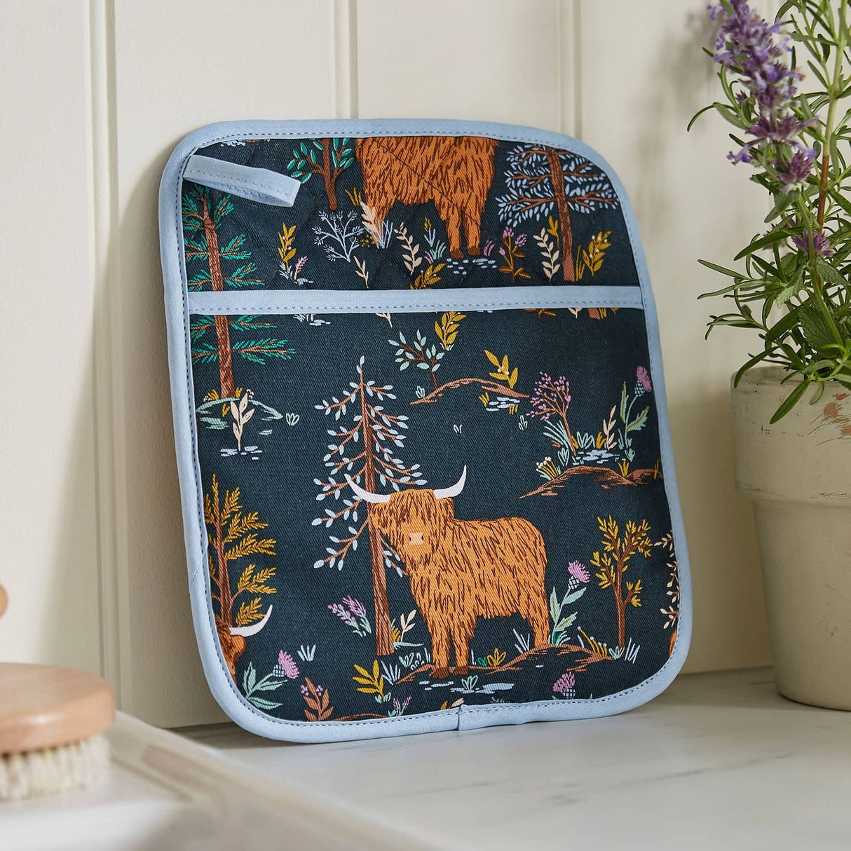 Ulster Weavers Connie Cow Pot Mitt - Connie The Cow Pot Mitt In Navy 2