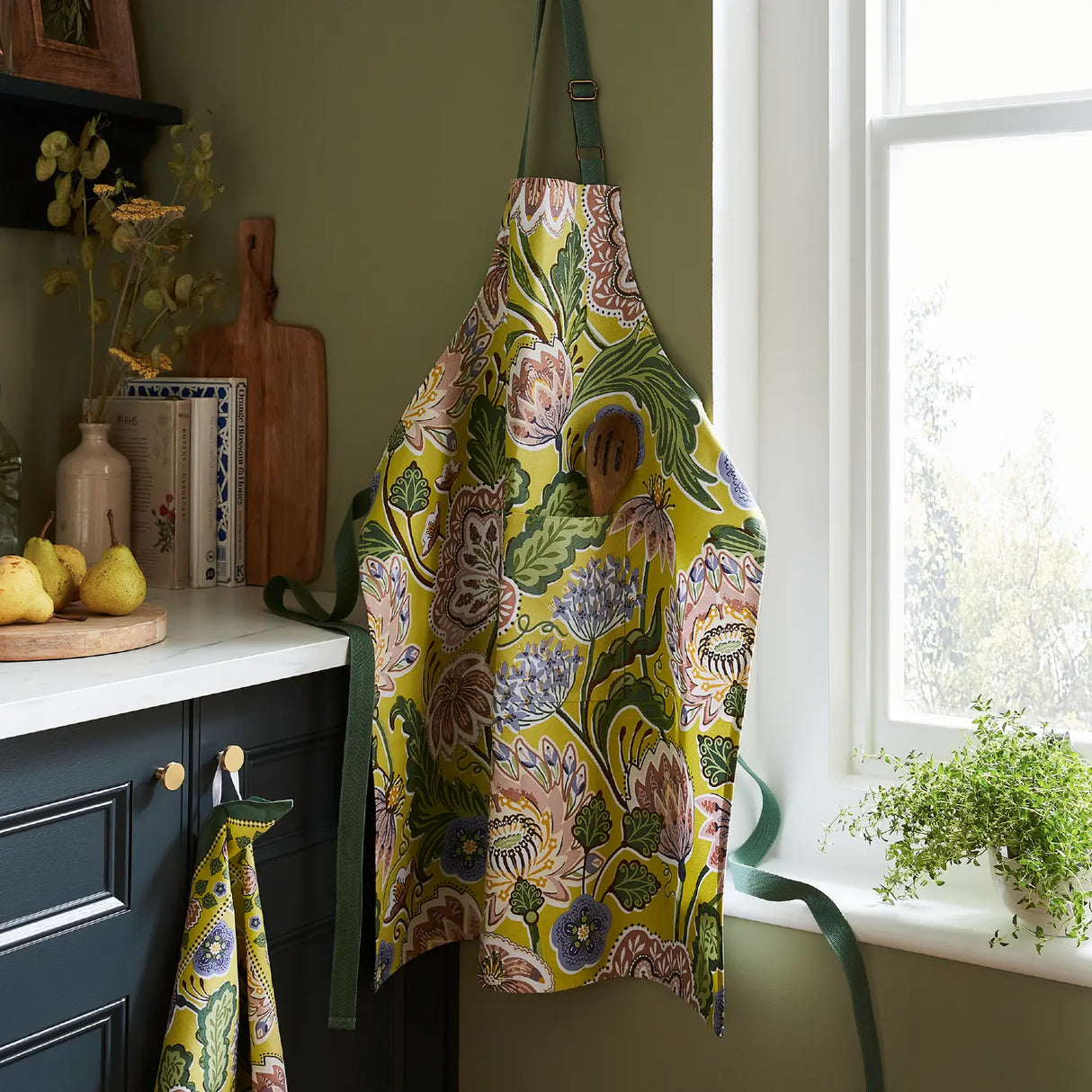 Ulster Weavers Emmeline Floral Cotton Apron