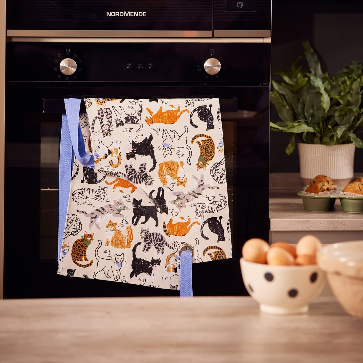 Ulster Weavers Feline Friends Cat Print PVC Oilcloth Apron - Feline Friends Pvc Apron In Grey 2