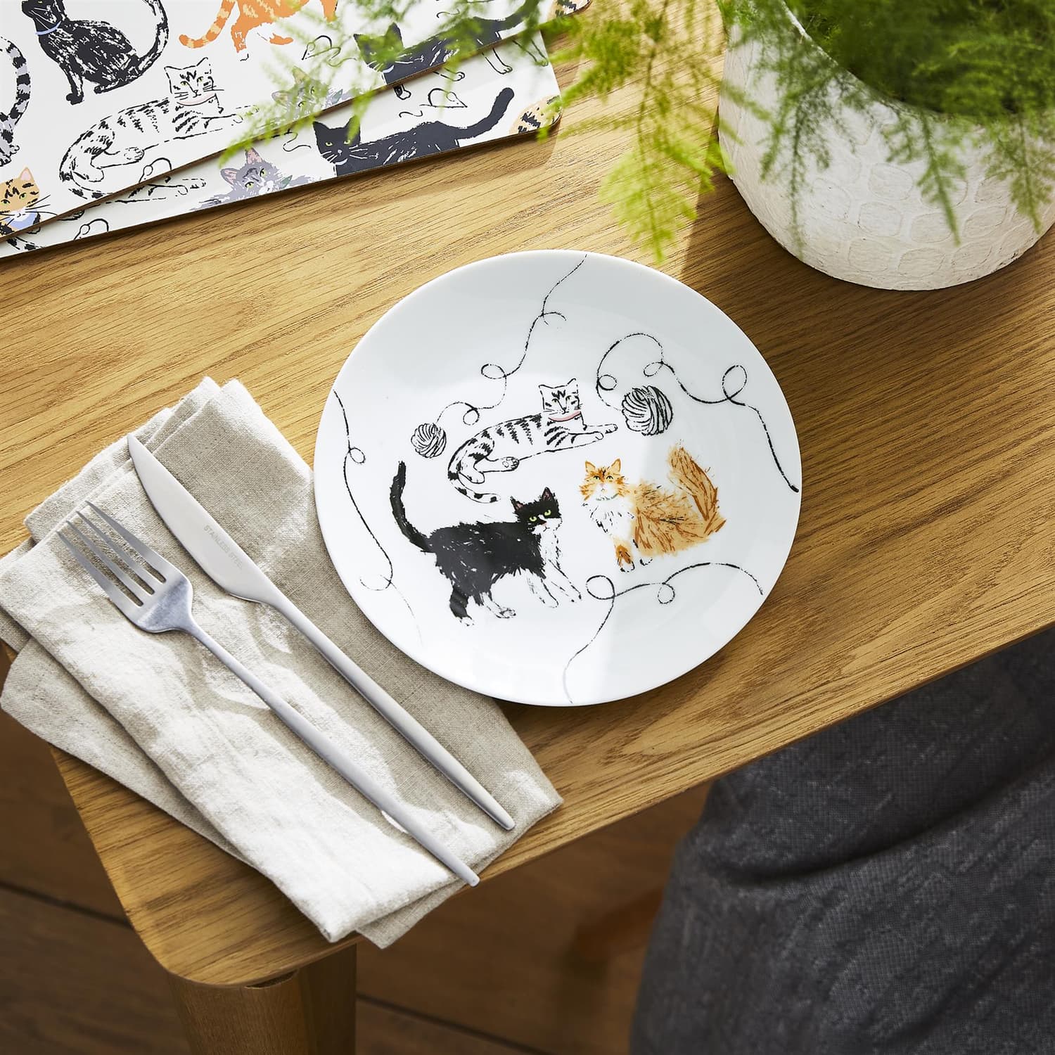 Ulster Weavers Feline Friends Cat Print Porcelain Side Plate - Feline Friends Porcelain Side Plate In White 2