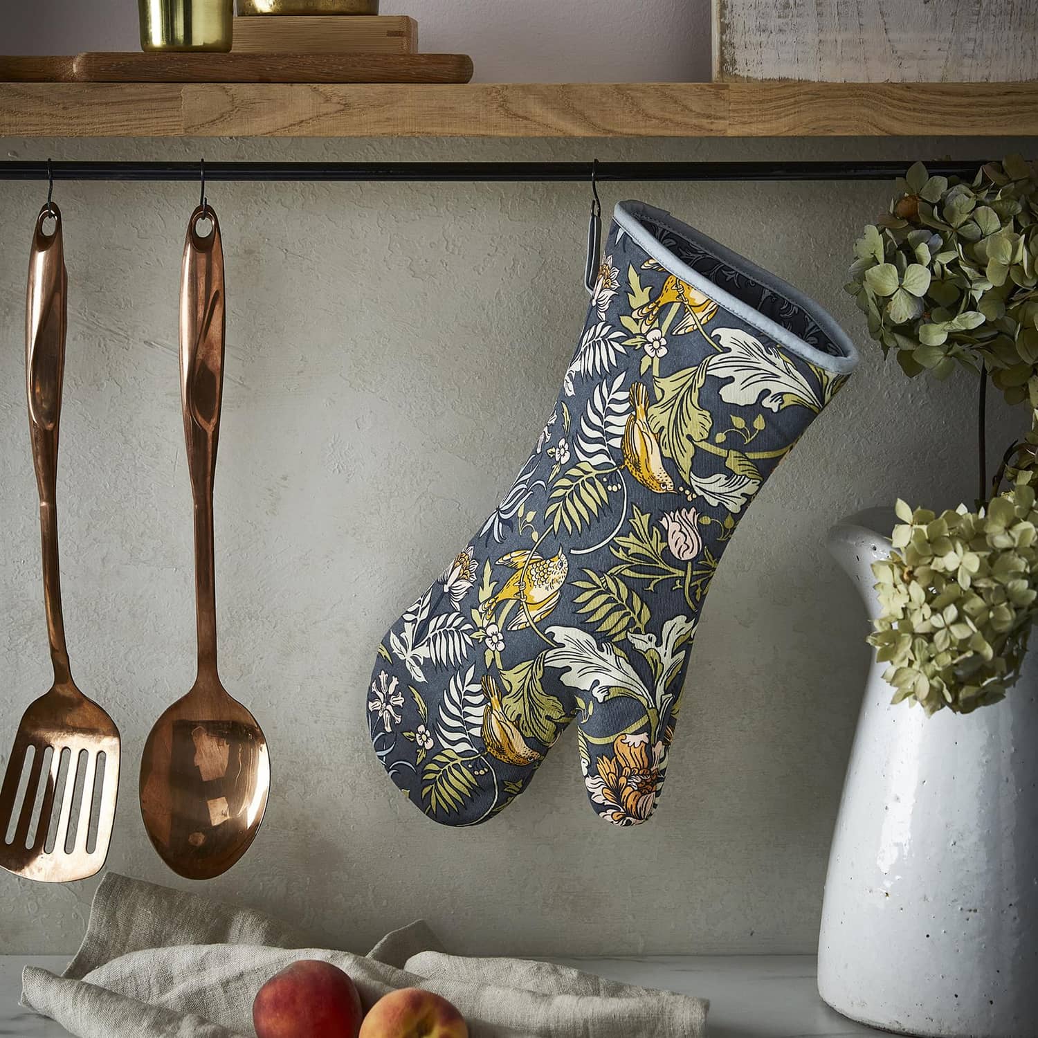 Ulster Weavers Finch & Flower Gauntlet Oven Glove - Finch & Flower Gauntlet Oven Glove In Navy 2