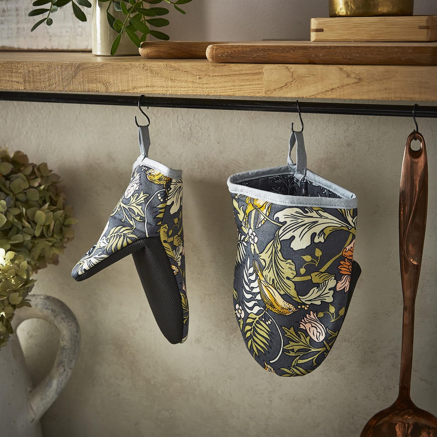Ulster Weavers Finch & Flower Microwave Mitts Pair