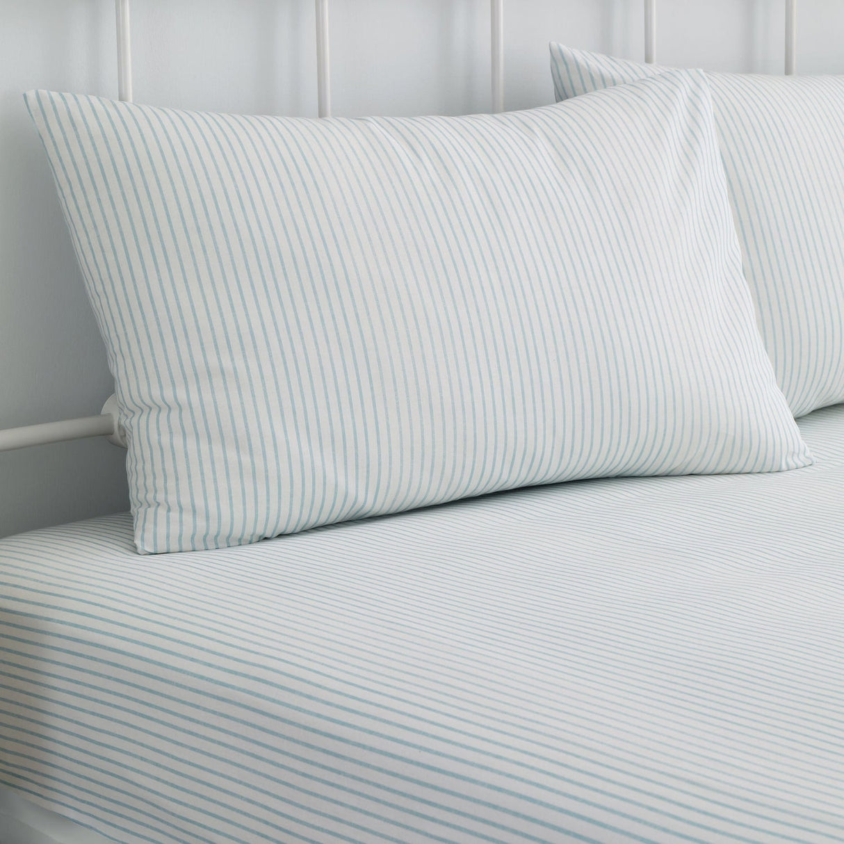 Finlay Stripe Polycotton 28cm Deep Fitted Sheet - Blue