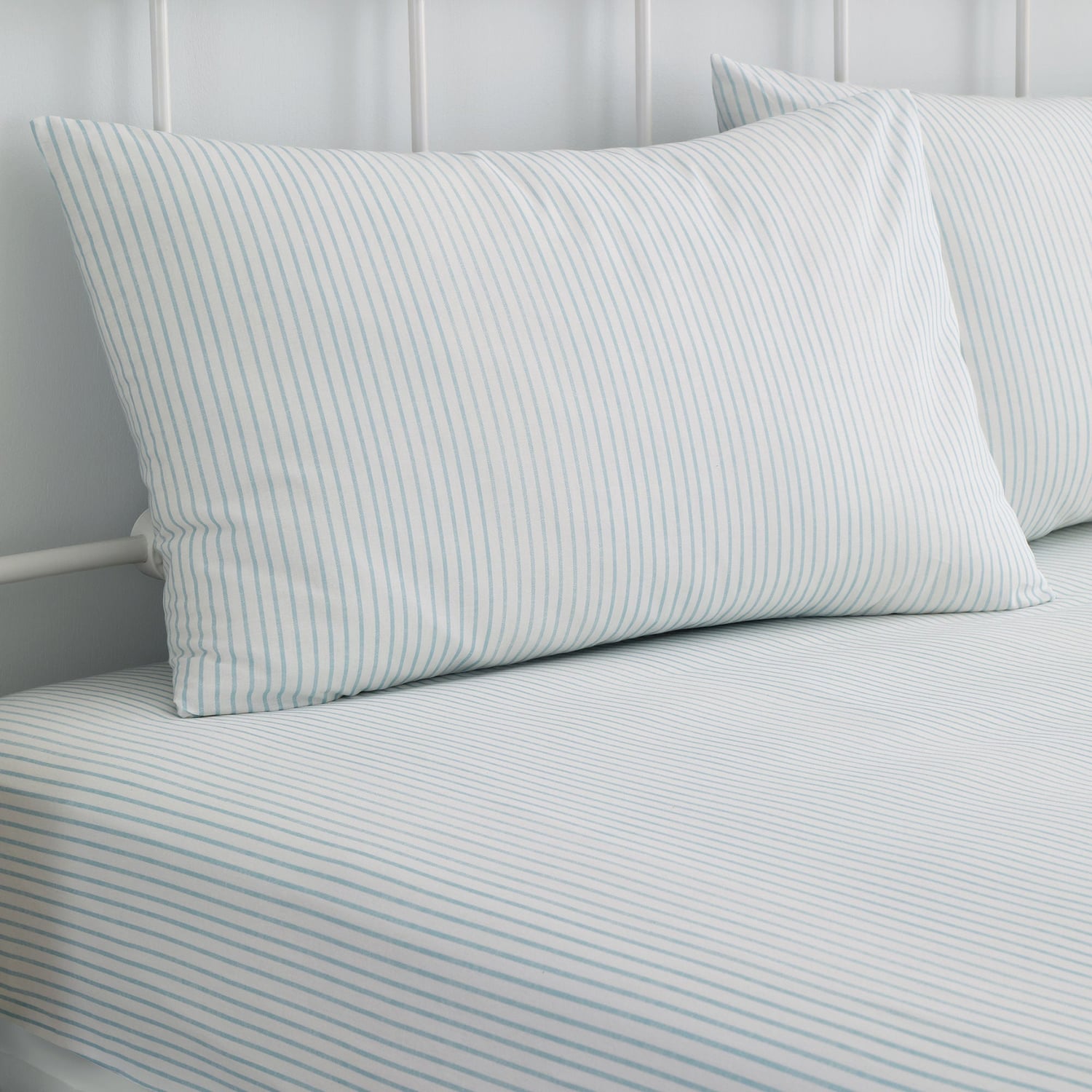 Finlay Stripe Polycotton 28cm Deep Fitted Sheet - Blue