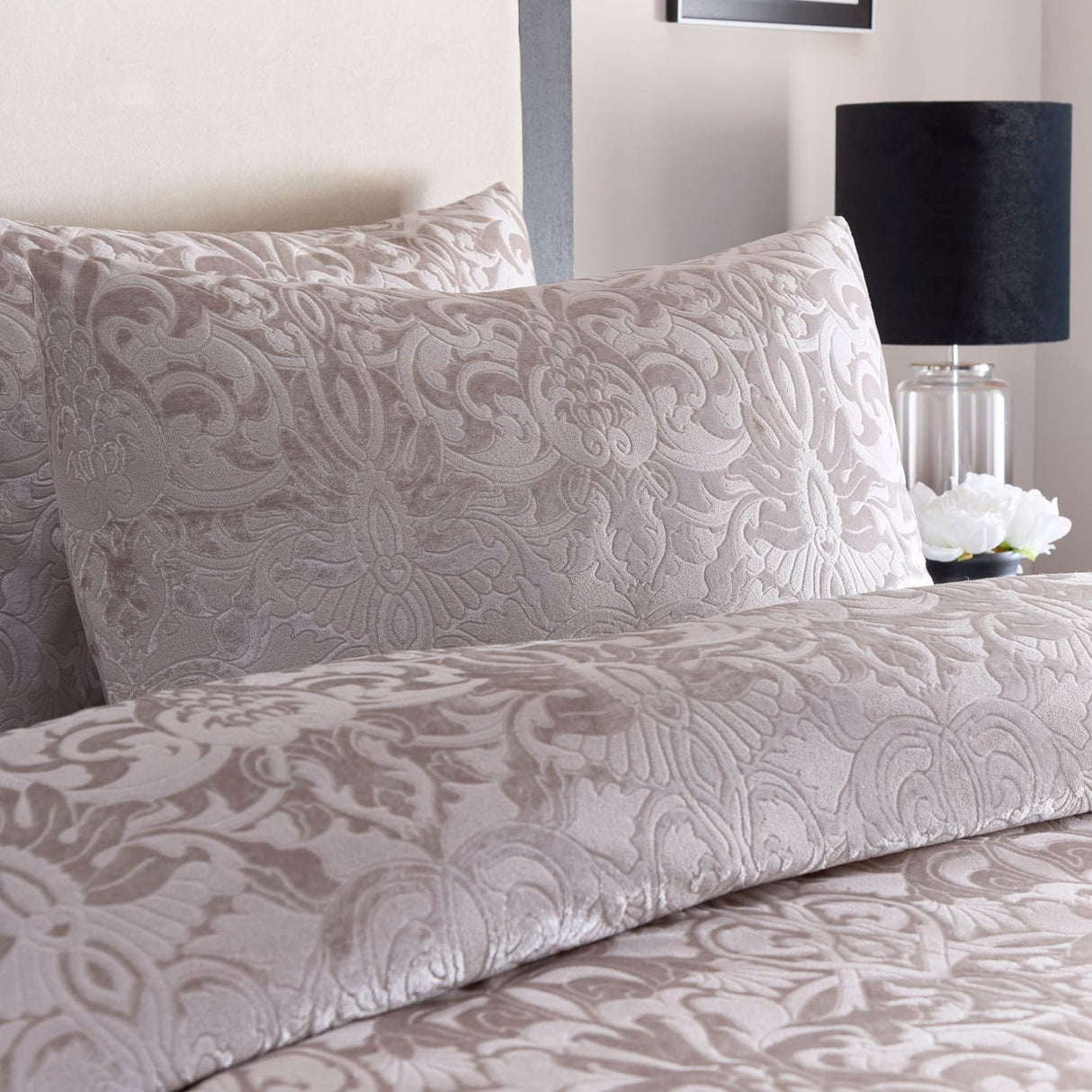 Laurence Llewelyn-Bowen Firenza Linen Damask Duvet Cover Set - Firenza Duvet Cover Set In Linen 2
