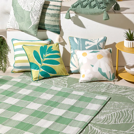 Gingham Outdoor Rug 120cm x 170cm by D & D